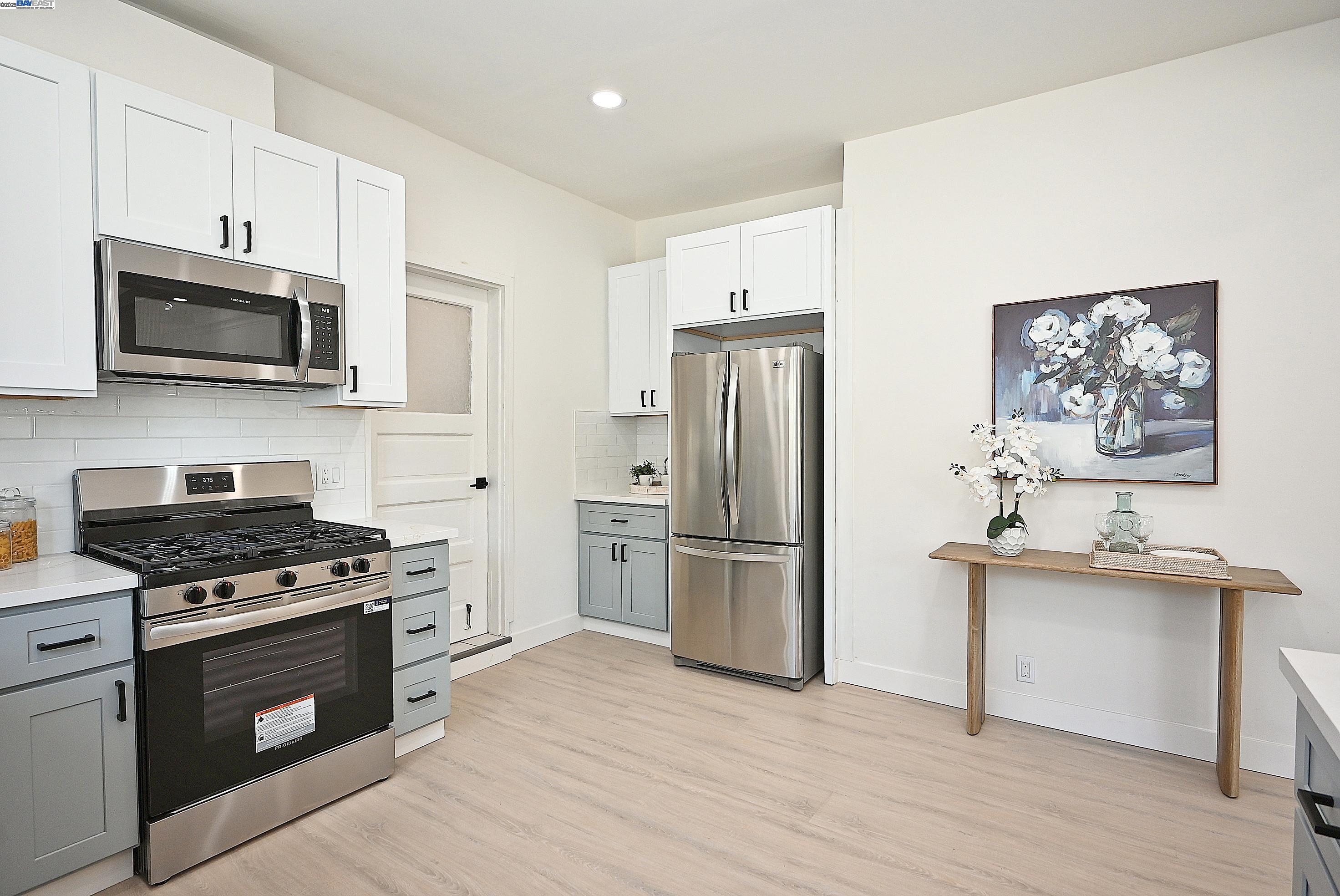 Detail Gallery Image 17 of 56 For 3914 Aqua Vista St, Oakland,  CA 94601 - 3 Beds | 2 Baths