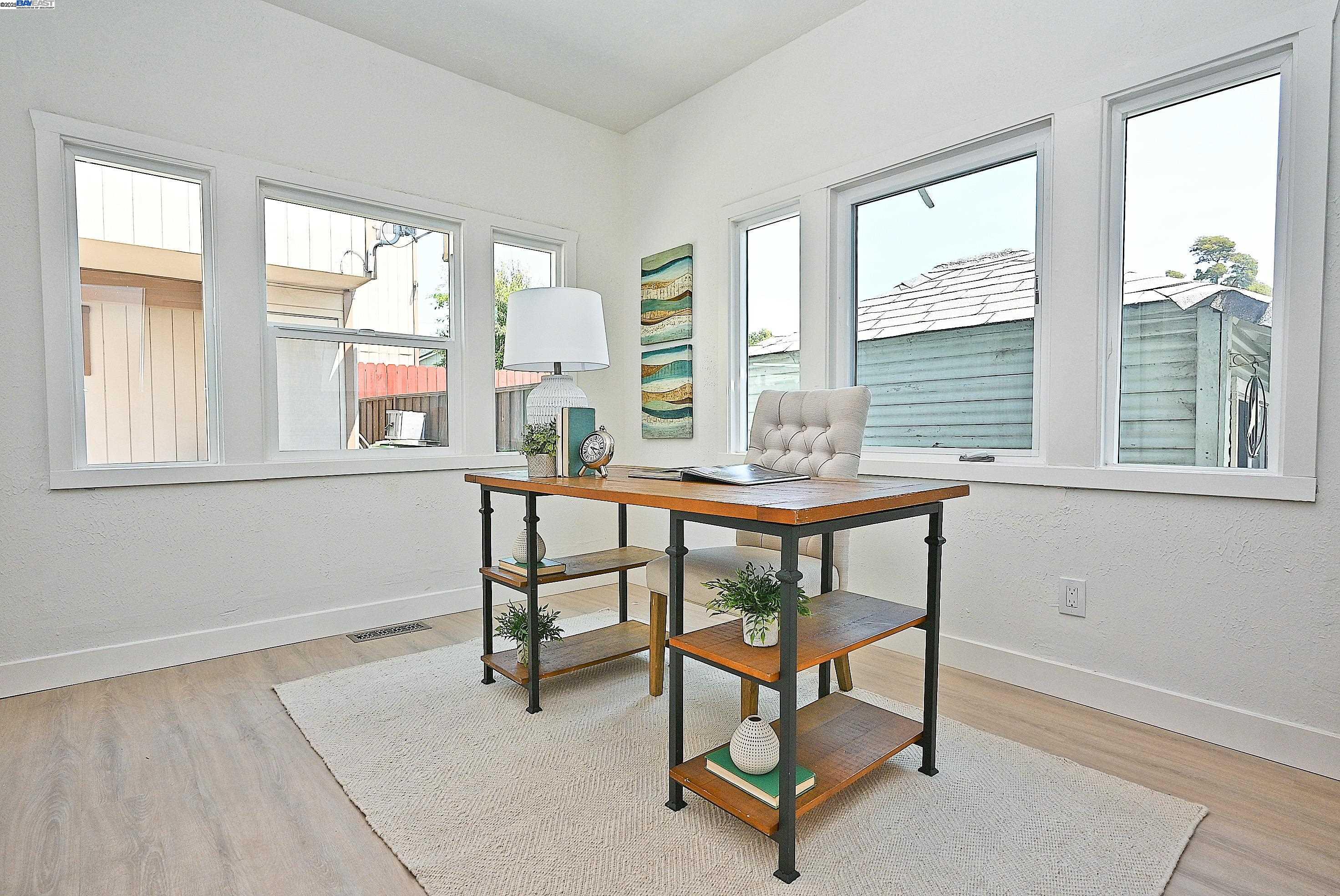 Detail Gallery Image 21 of 56 For 3914 Aqua Vista St, Oakland,  CA 94601 - 3 Beds | 2 Baths