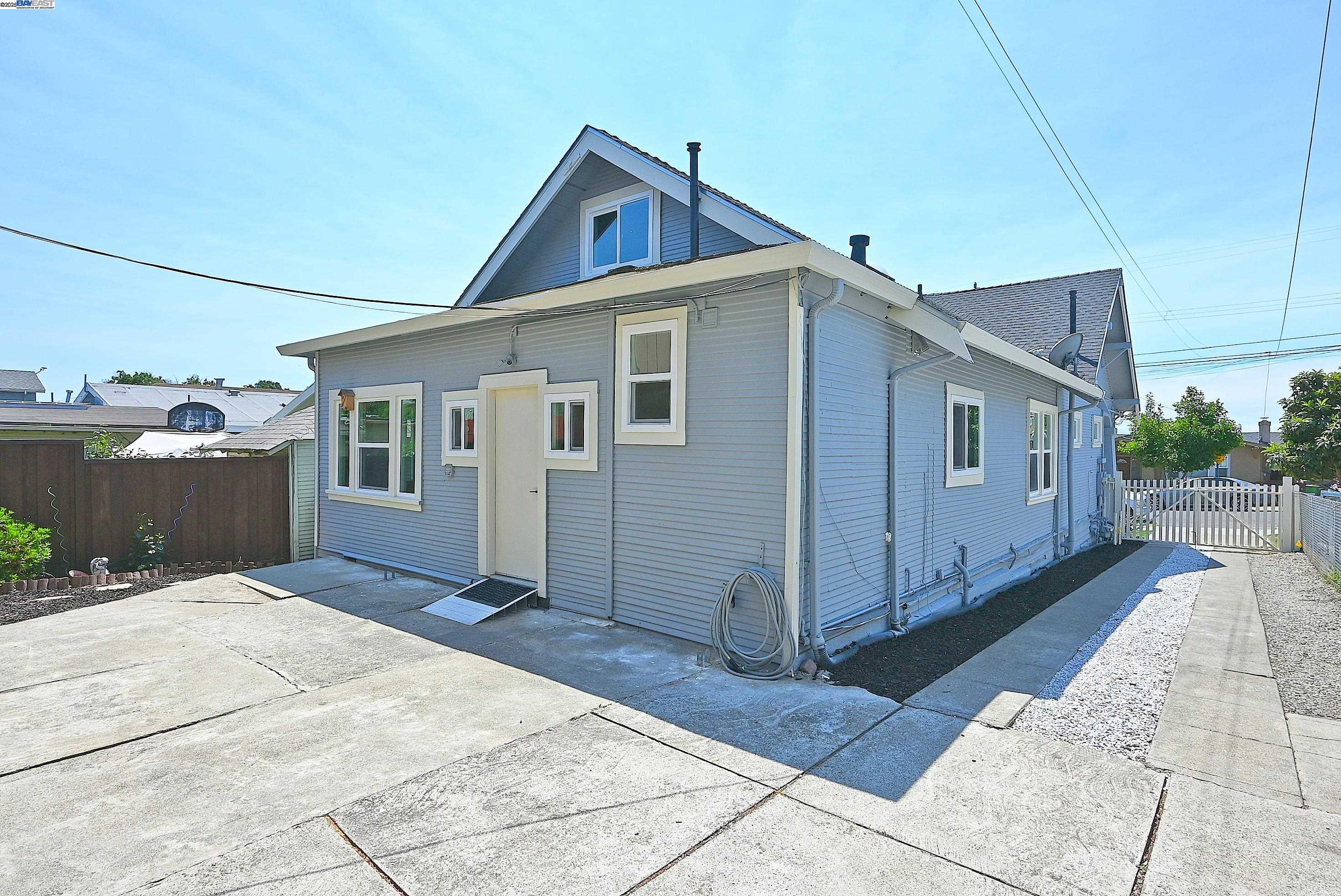 Detail Gallery Image 31 of 56 For 3914 Aqua Vista St, Oakland,  CA 94601 - 3 Beds | 2 Baths