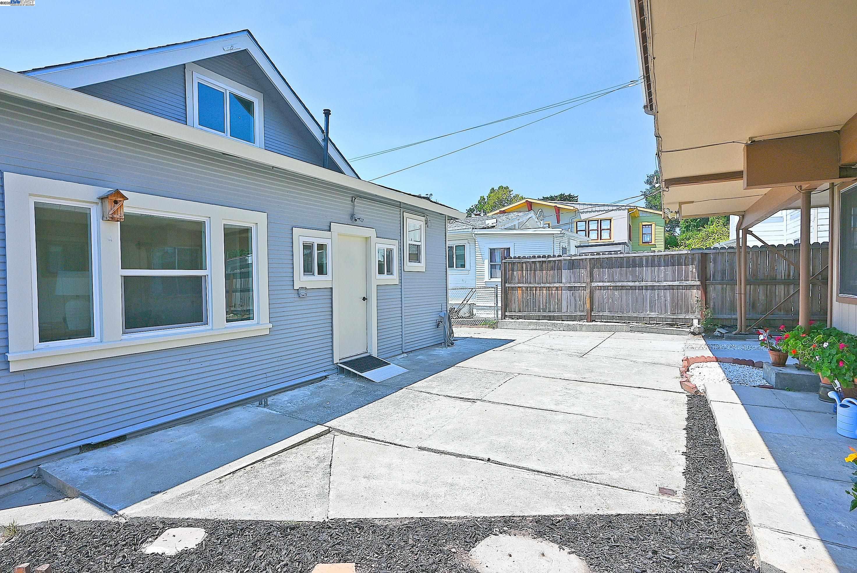 Detail Gallery Image 32 of 56 For 3914 Aqua Vista St, Oakland,  CA 94601 - 3 Beds | 2 Baths