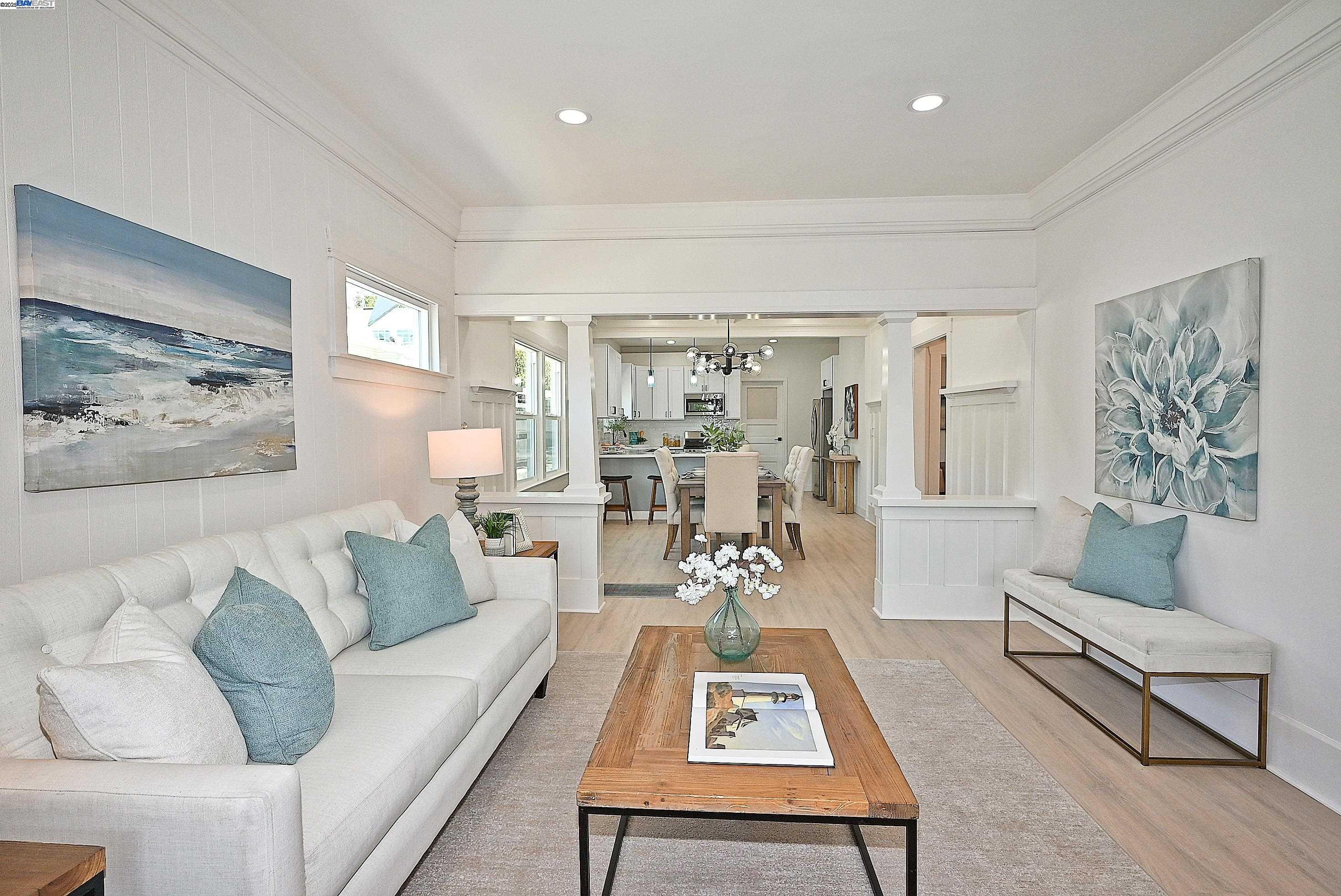 Detail Gallery Image 5 of 56 For 3914 Aqua Vista St, Oakland,  CA 94601 - 3 Beds | 2 Baths