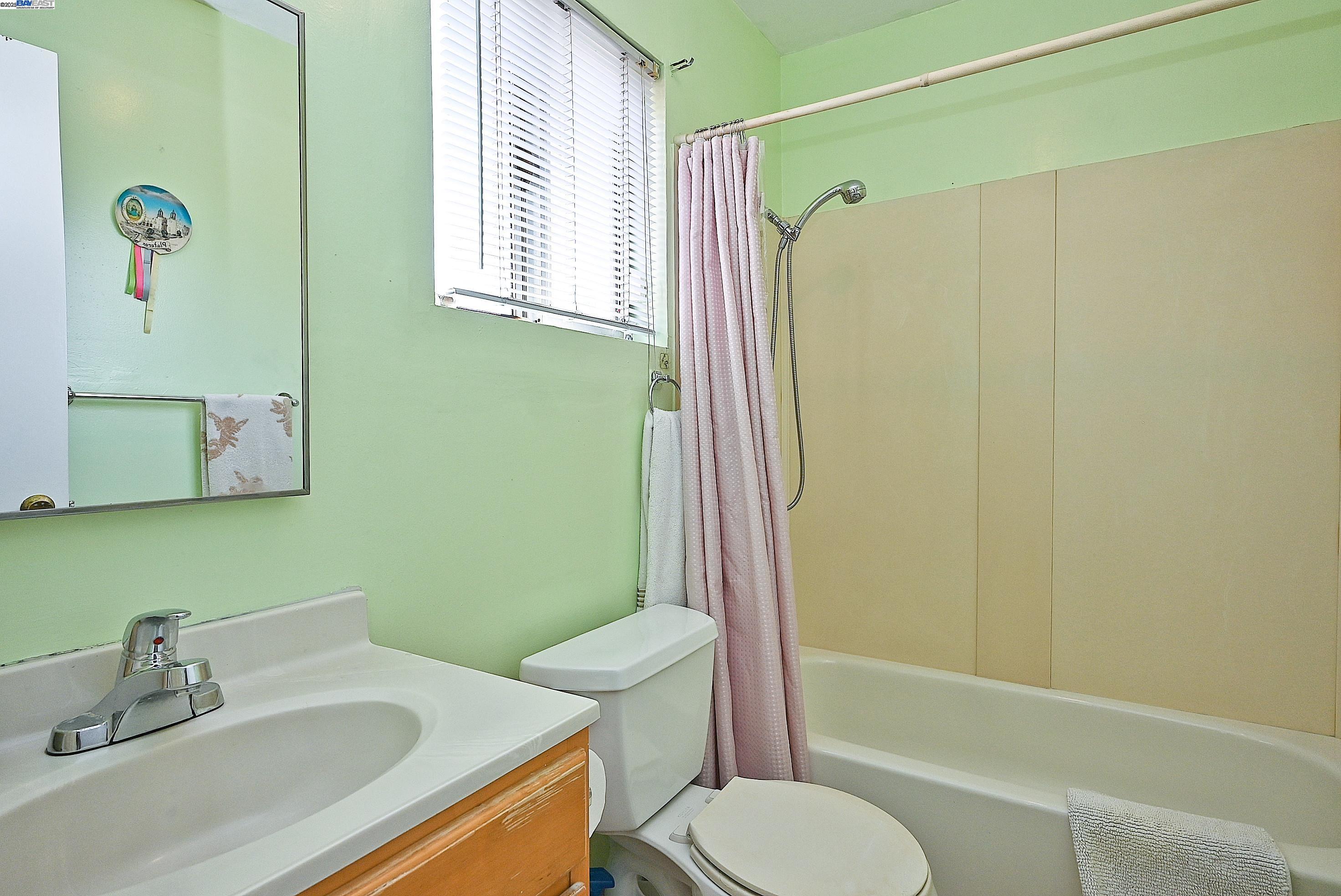 Detail Gallery Image 44 of 56 For 3914 Aqua Vista St, Oakland,  CA 94601 - 3 Beds | 2 Baths