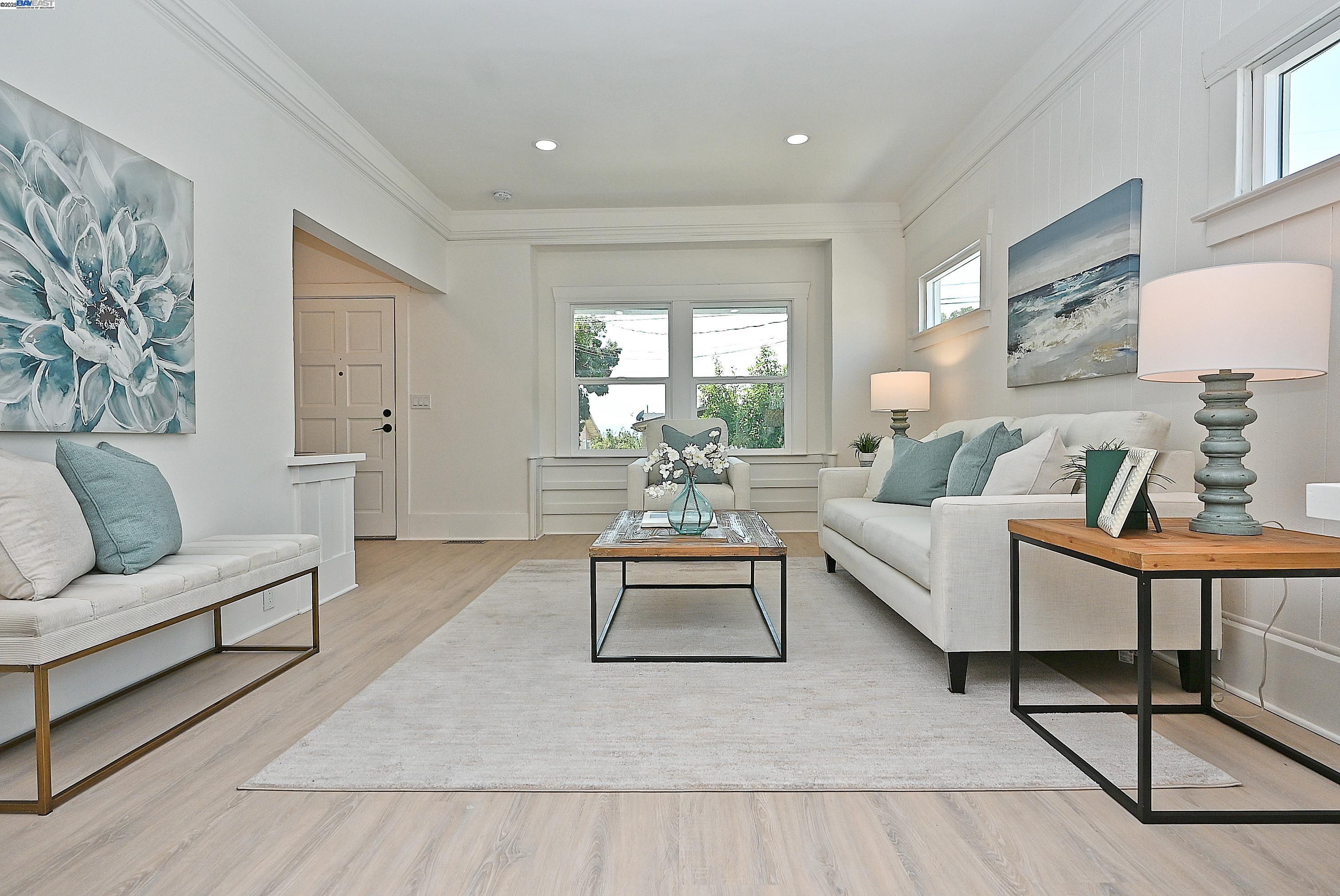 Detail Gallery Image 6 of 56 For 3914 Aqua Vista St, Oakland,  CA 94601 - 3 Beds | 2 Baths