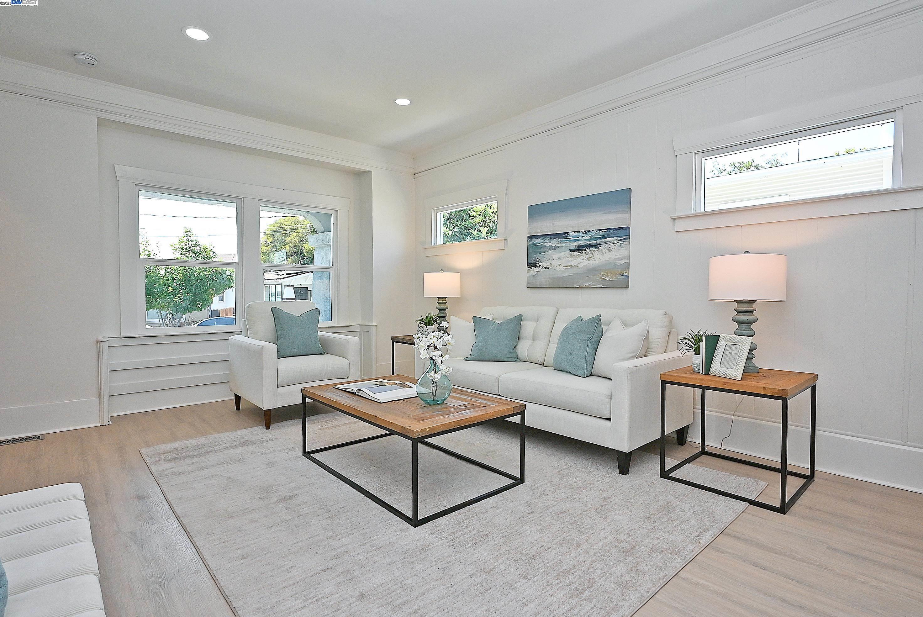 Detail Gallery Image 7 of 56 For 3914 Aqua Vista St, Oakland,  CA 94601 - 3 Beds | 2 Baths