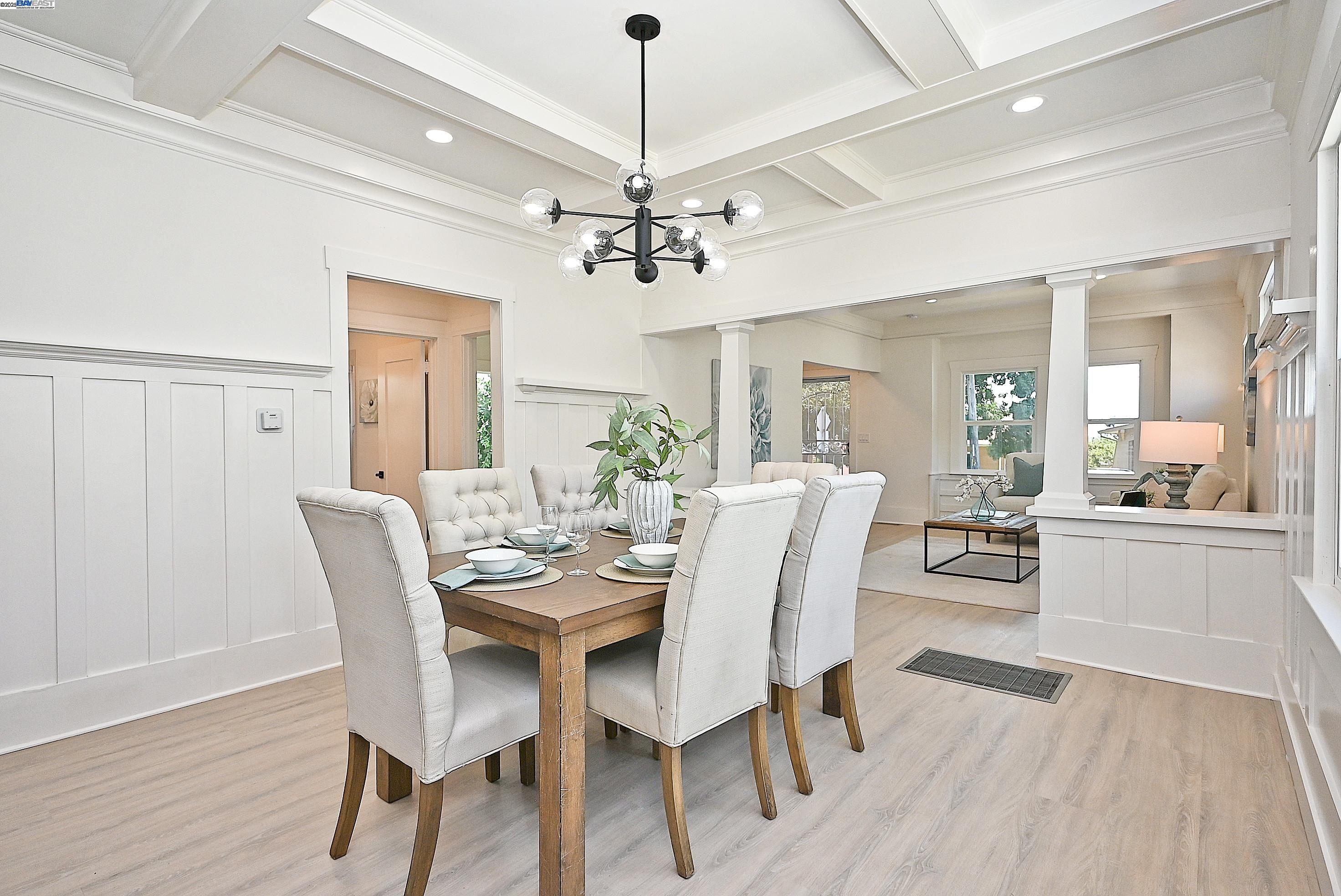 Detail Gallery Image 8 of 56 For 3914 Aqua Vista St, Oakland,  CA 94601 - 3 Beds | 2 Baths