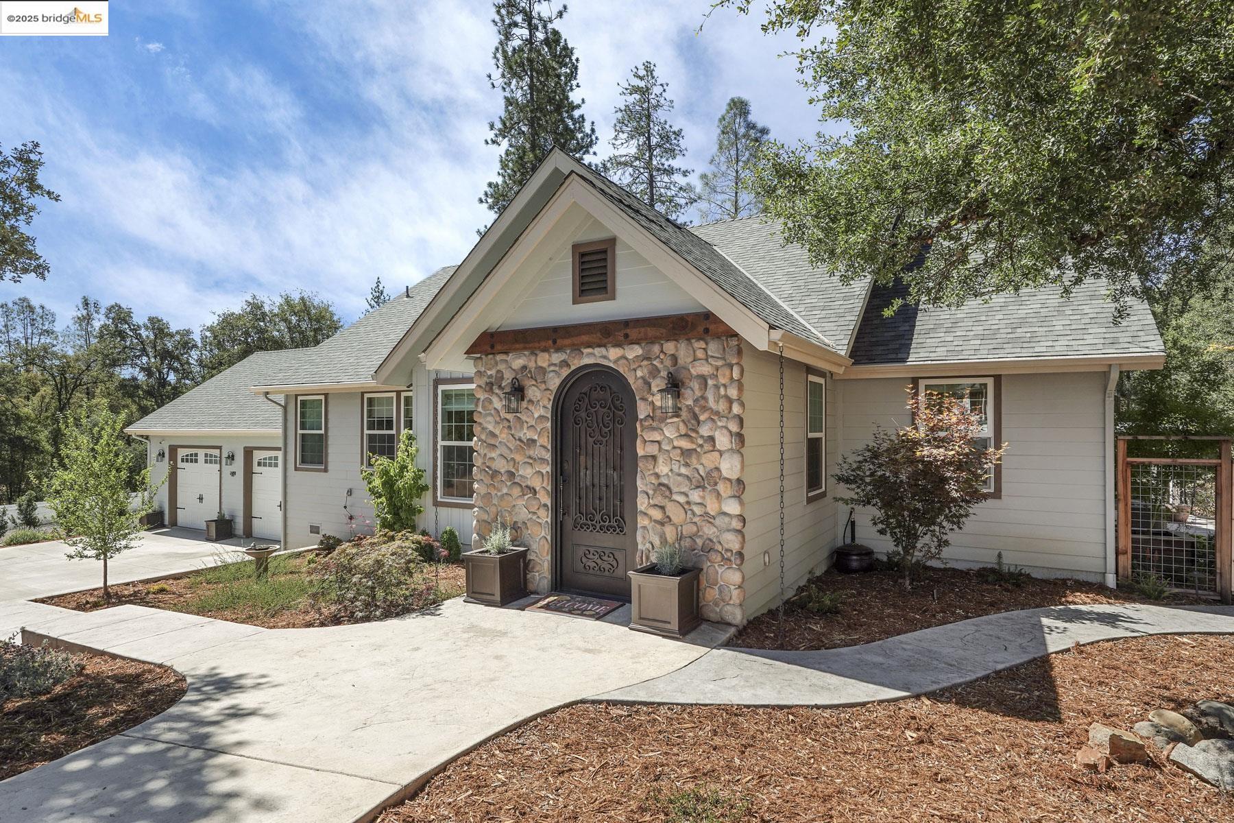 Detail Gallery Image 3 of 57 For 14068 Kyrsta Court, Sonora,  CA 95370 - 3 Beds | 2 Baths