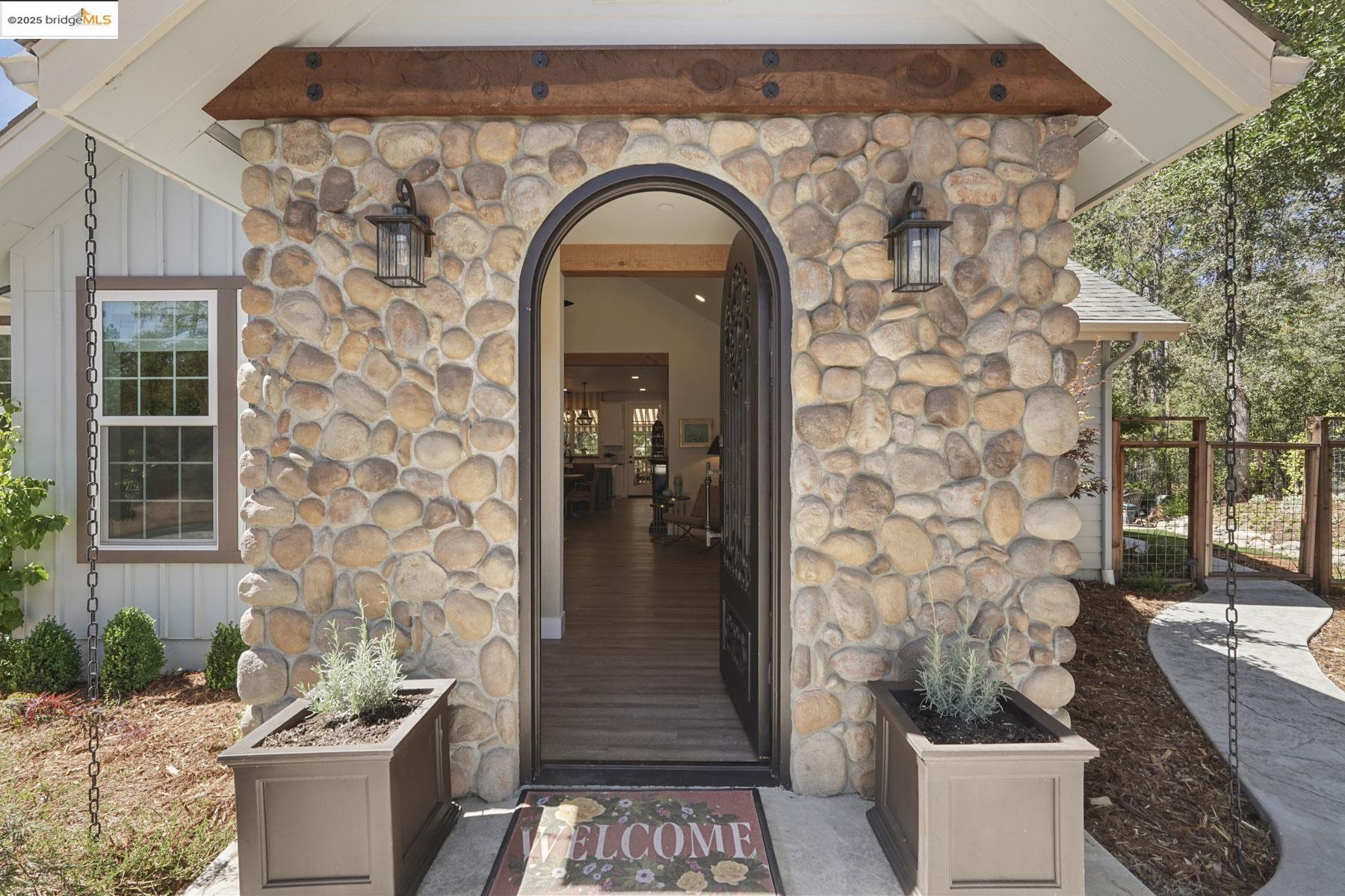 Detail Gallery Image 4 of 57 For 14068 Kyrsta Court, Sonora,  CA 95370 - 3 Beds | 2 Baths
