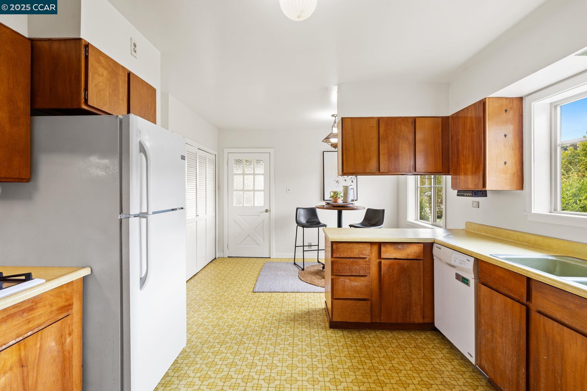 Detail Gallery Image 14 of 41 For 466 Clark St, Crockett,  CA 94525 - 3 Beds | 1 Baths