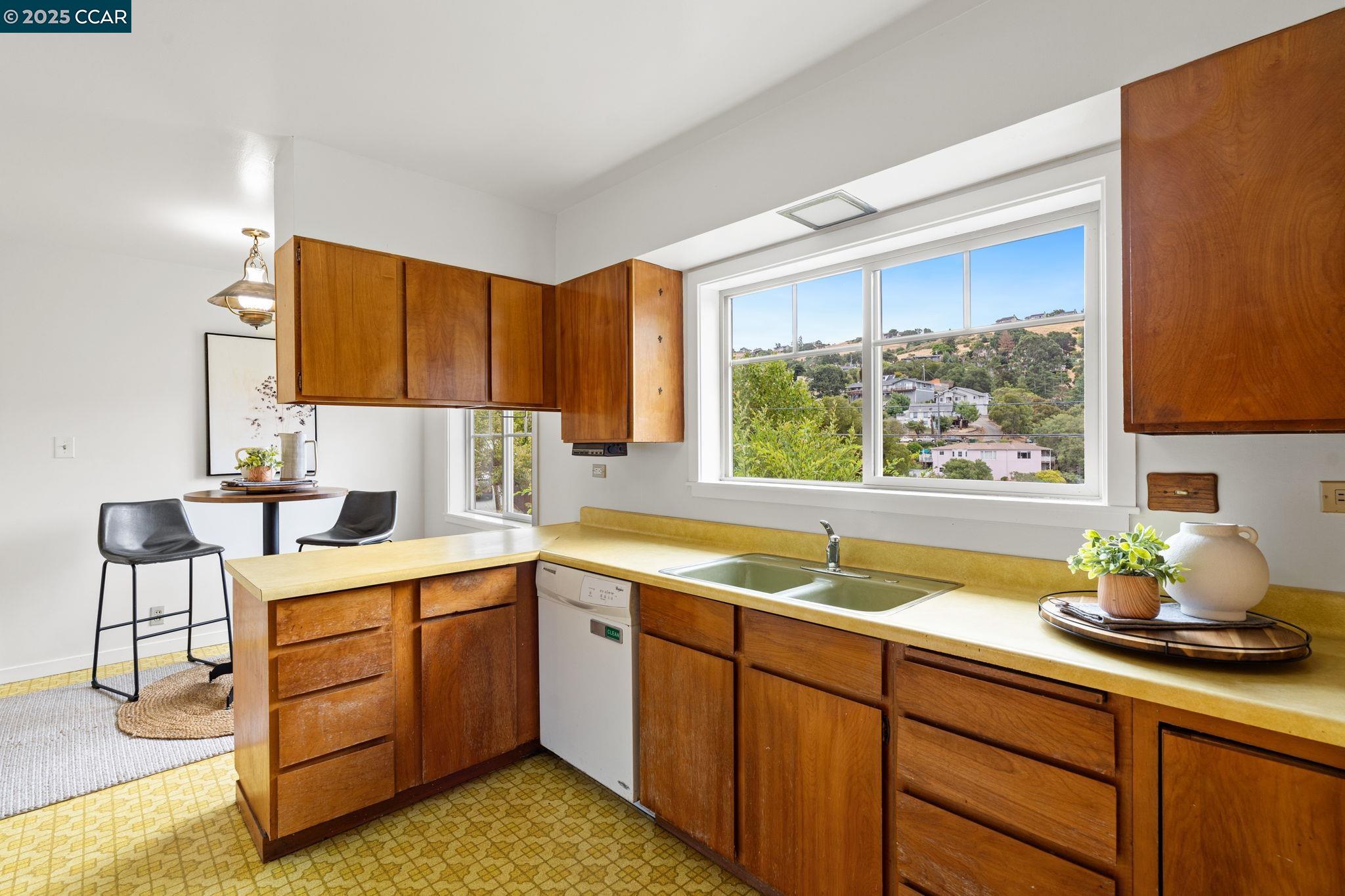 Detail Gallery Image 15 of 41 For 466 Clark St, Crockett,  CA 94525 - 3 Beds | 1 Baths