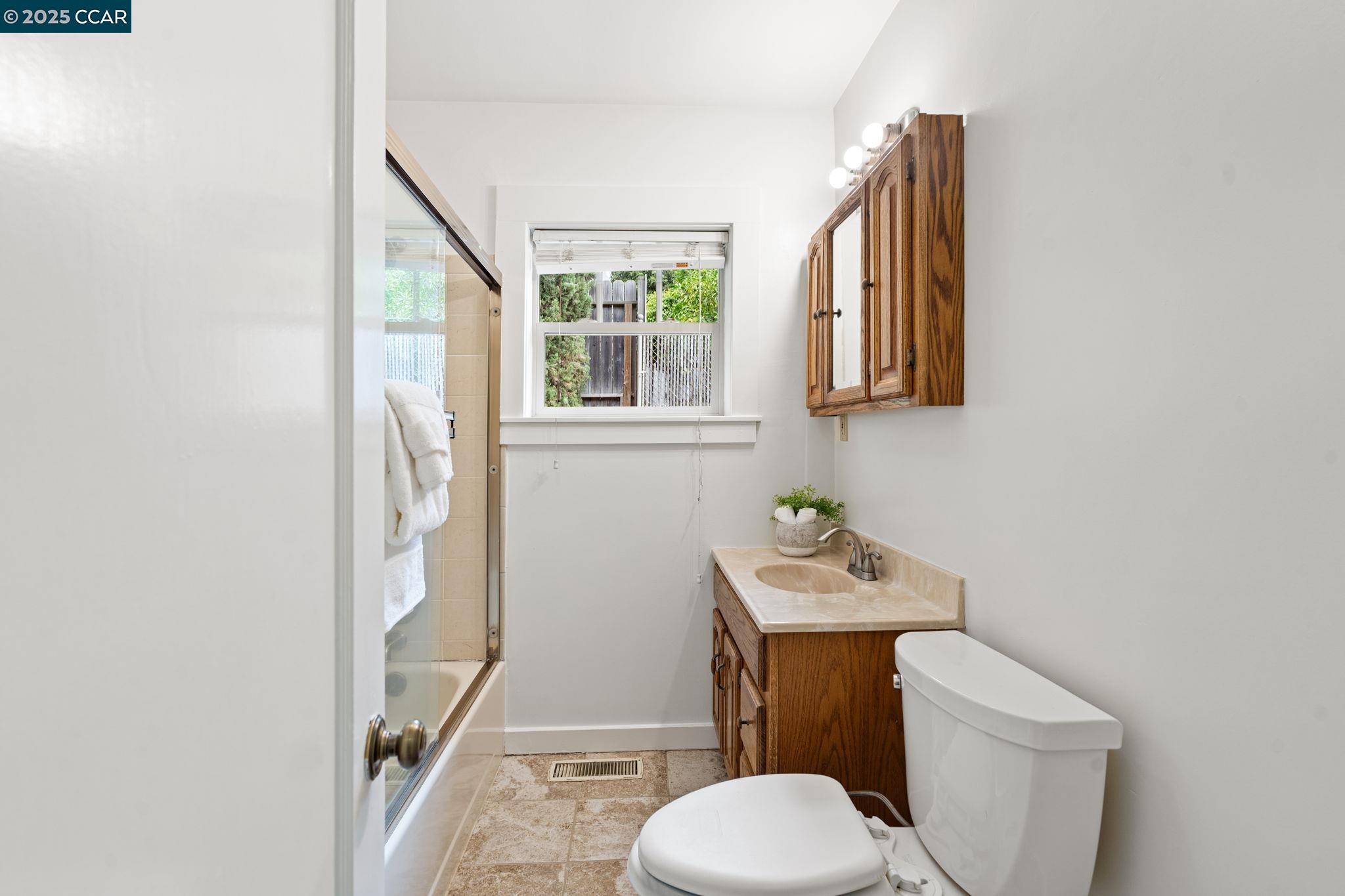Detail Gallery Image 26 of 41 For 466 Clark St, Crockett,  CA 94525 - 3 Beds | 1 Baths