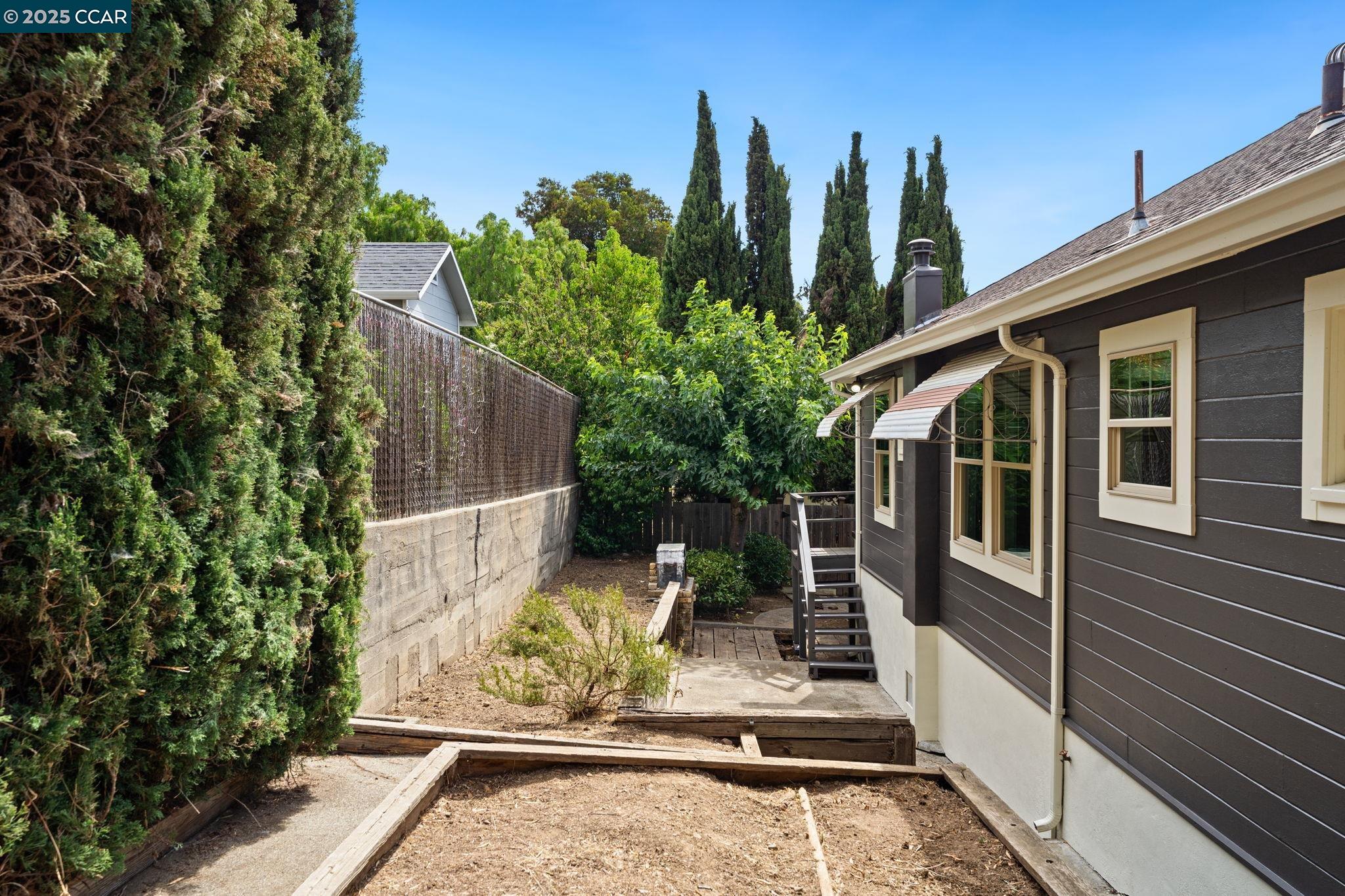 Detail Gallery Image 35 of 41 For 466 Clark St, Crockett,  CA 94525 - 3 Beds | 1 Baths