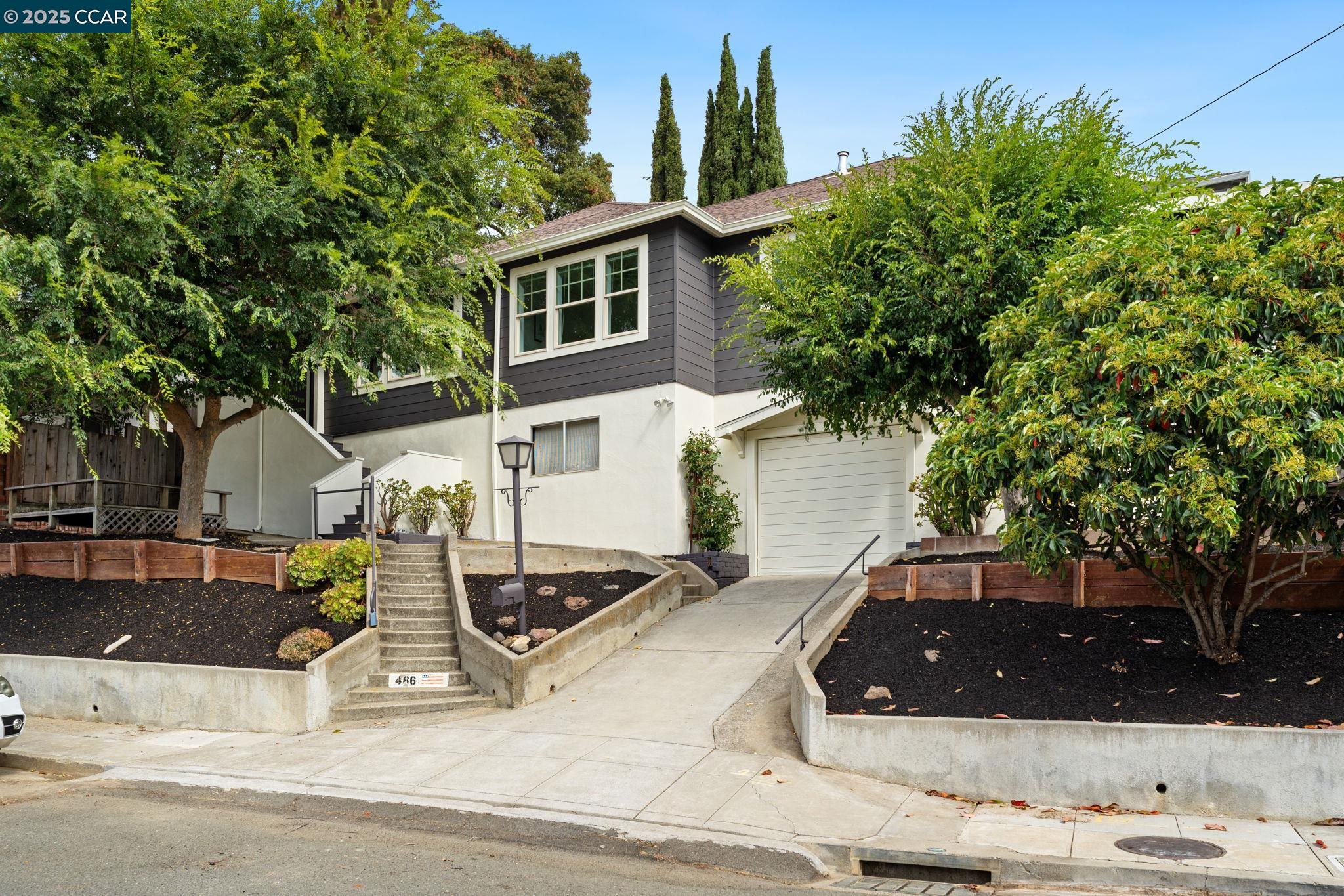 Detail Gallery Image 3 of 41 For 466 Clark St, Crockett,  CA 94525 - 3 Beds | 1 Baths