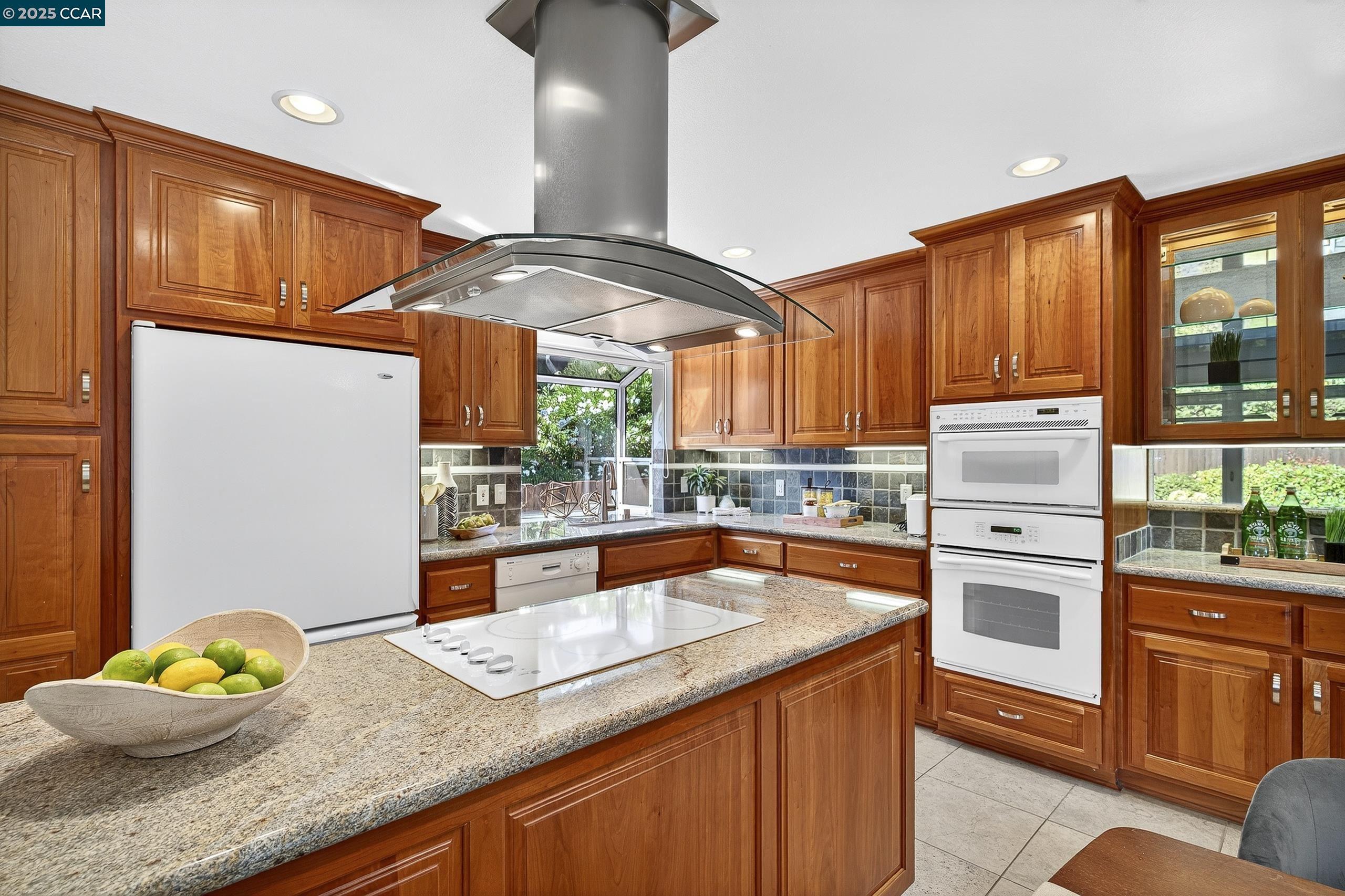 Detail Gallery Image 11 of 60 For 3611 Victor St, Pinole,  CA 94564 - 3 Beds | 2 Baths