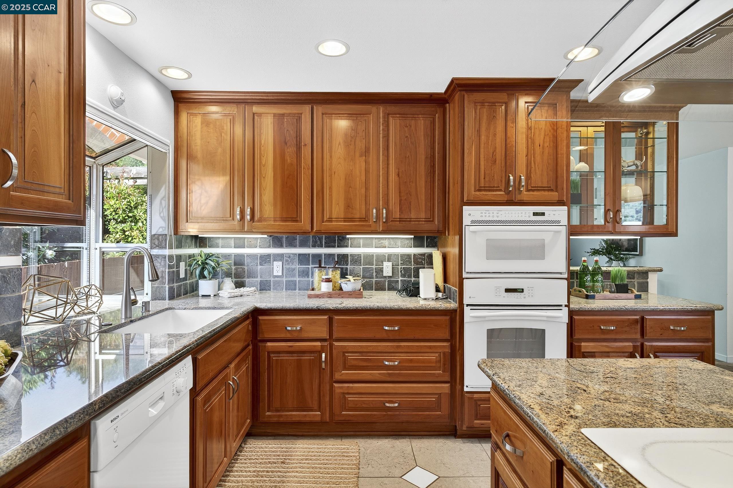 Detail Gallery Image 12 of 60 For 3611 Victor St, Pinole,  CA 94564 - 3 Beds | 2 Baths