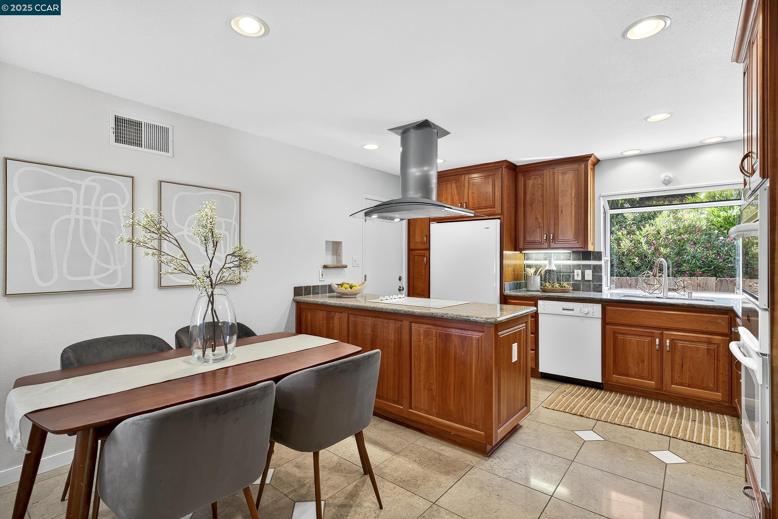 Detail Gallery Image 15 of 60 For 3611 Victor St, Pinole,  CA 94564 - 3 Beds | 2 Baths