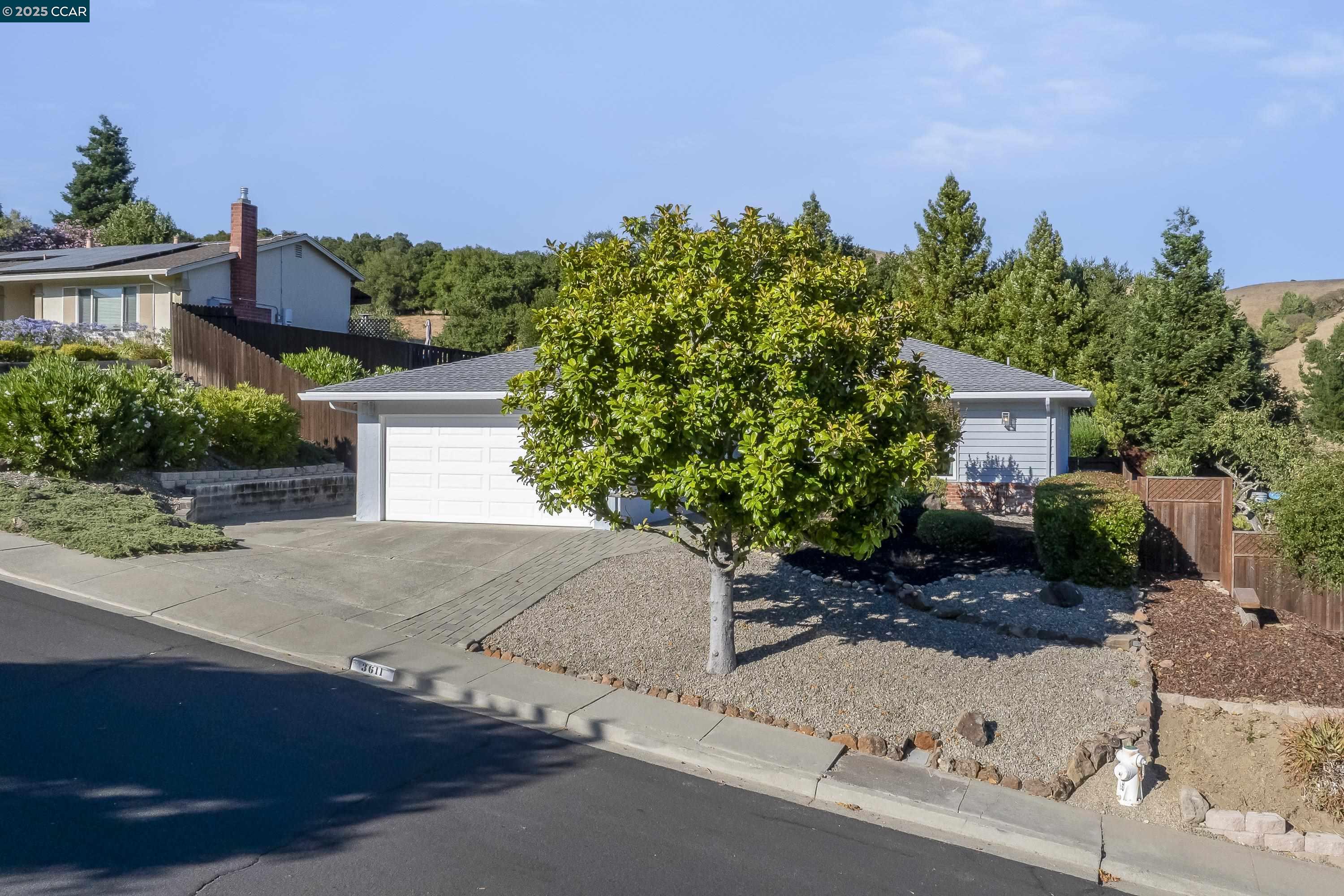 Detail Gallery Image 4 of 60 For 3611 Victor St, Pinole,  CA 94564 - 3 Beds | 2 Baths