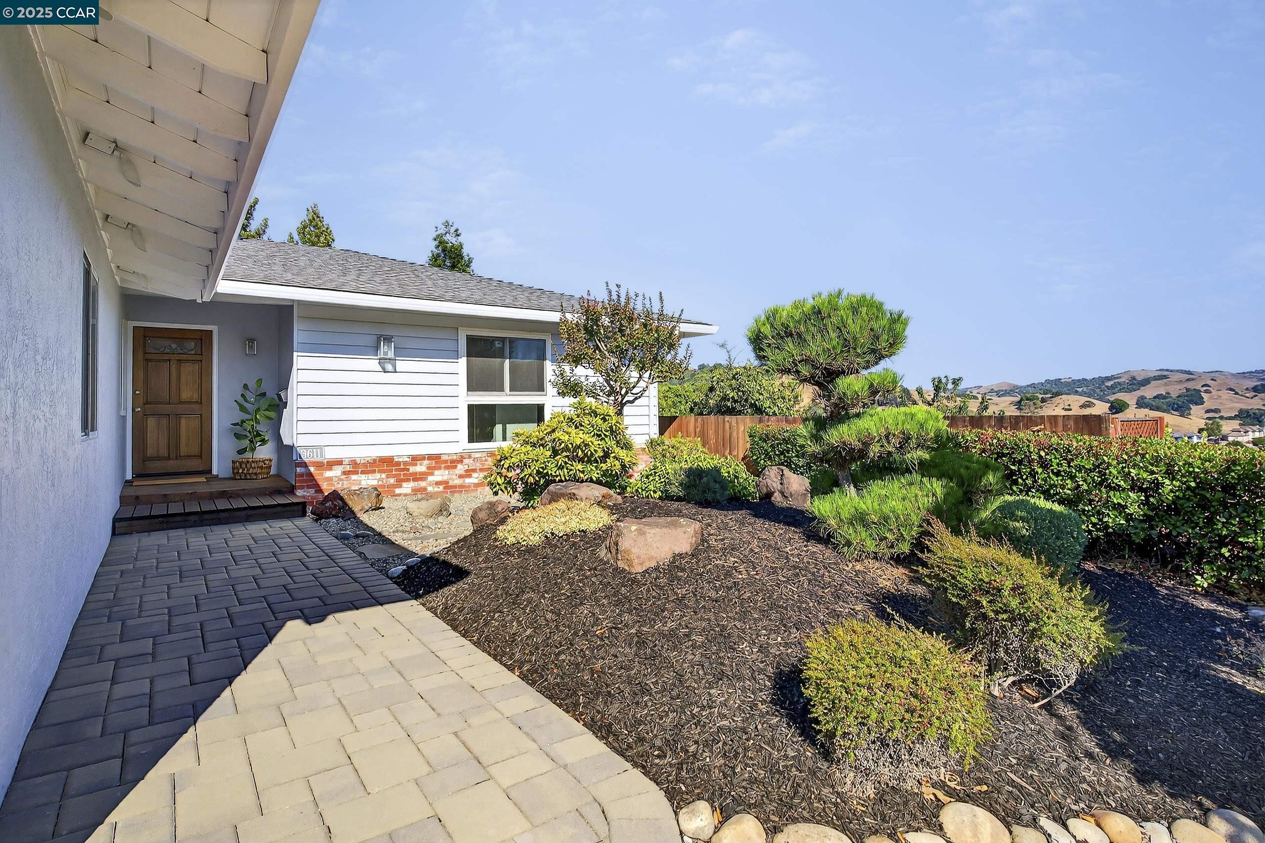 Detail Gallery Image 5 of 60 For 3611 Victor St, Pinole,  CA 94564 - 3 Beds | 2 Baths