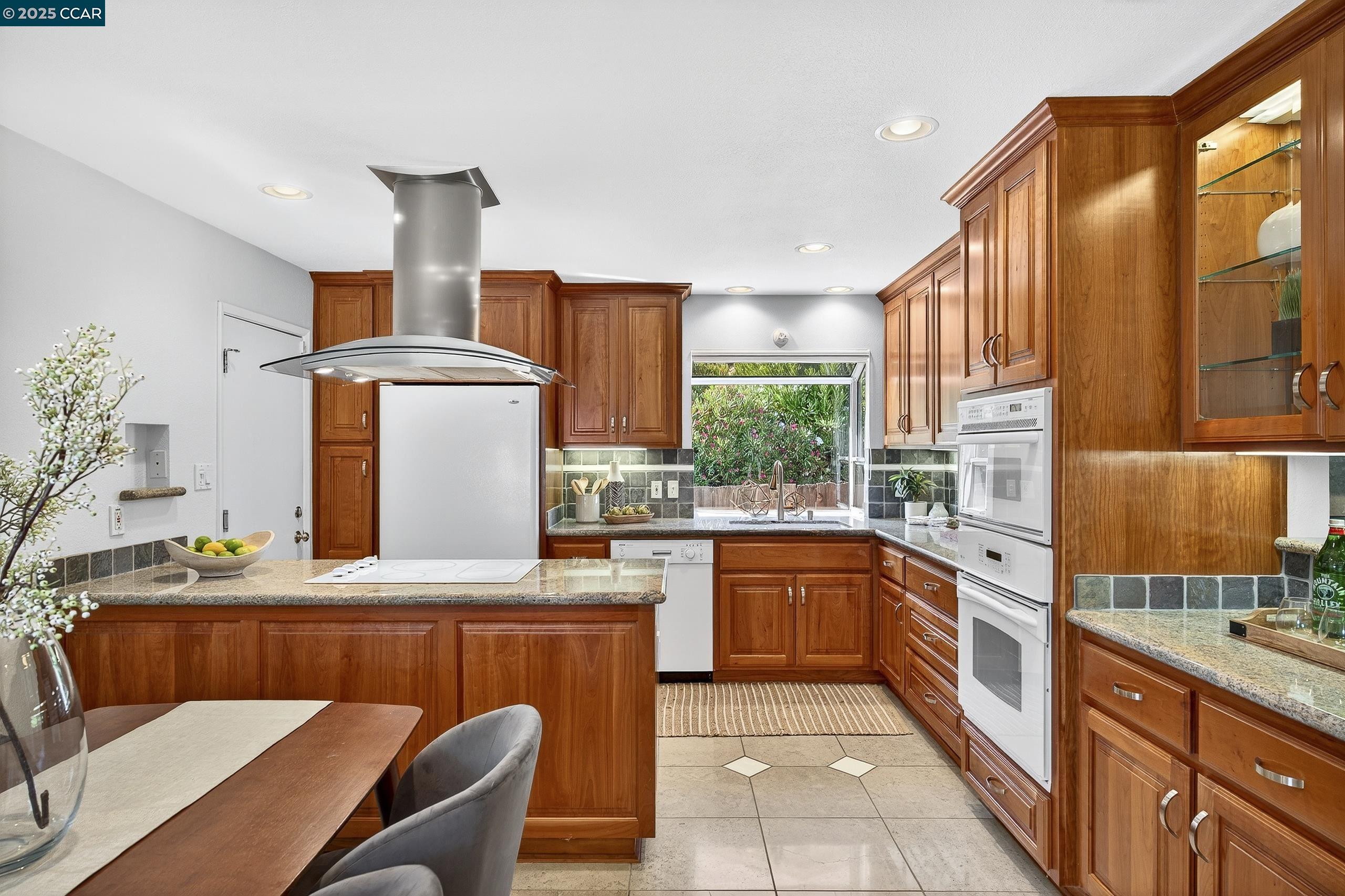 Detail Gallery Image 9 of 60 For 3611 Victor St, Pinole,  CA 94564 - 3 Beds | 2 Baths