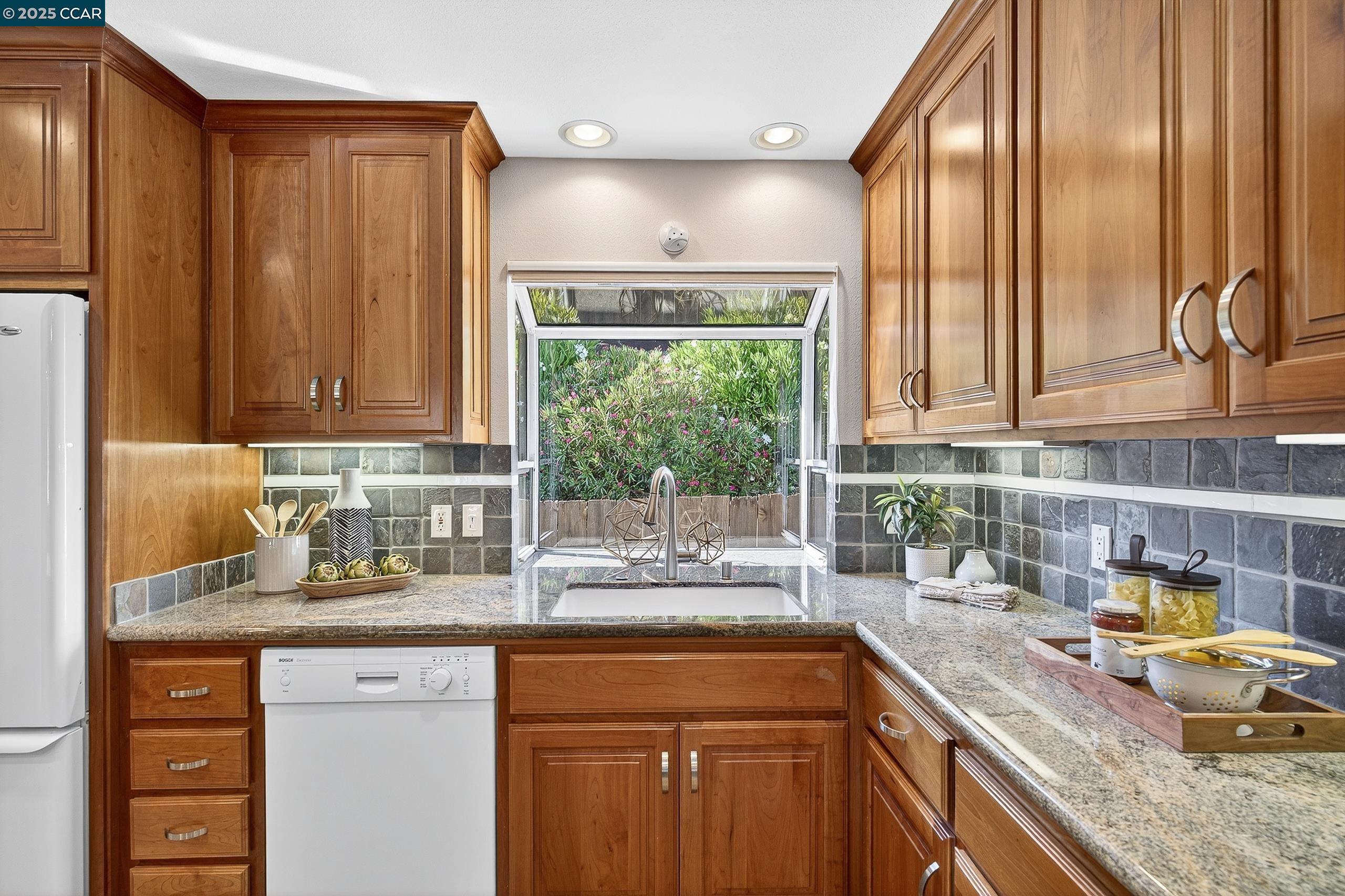 Detail Gallery Image 10 of 60 For 3611 Victor St, Pinole,  CA 94564 - 3 Beds | 2 Baths