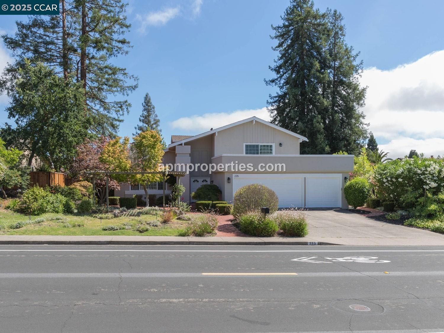 Detail Gallery Image 1 of 20 For 235 Saint Christopher Dr, Danville,  CA 94526 - 3 Beds | 3 Baths