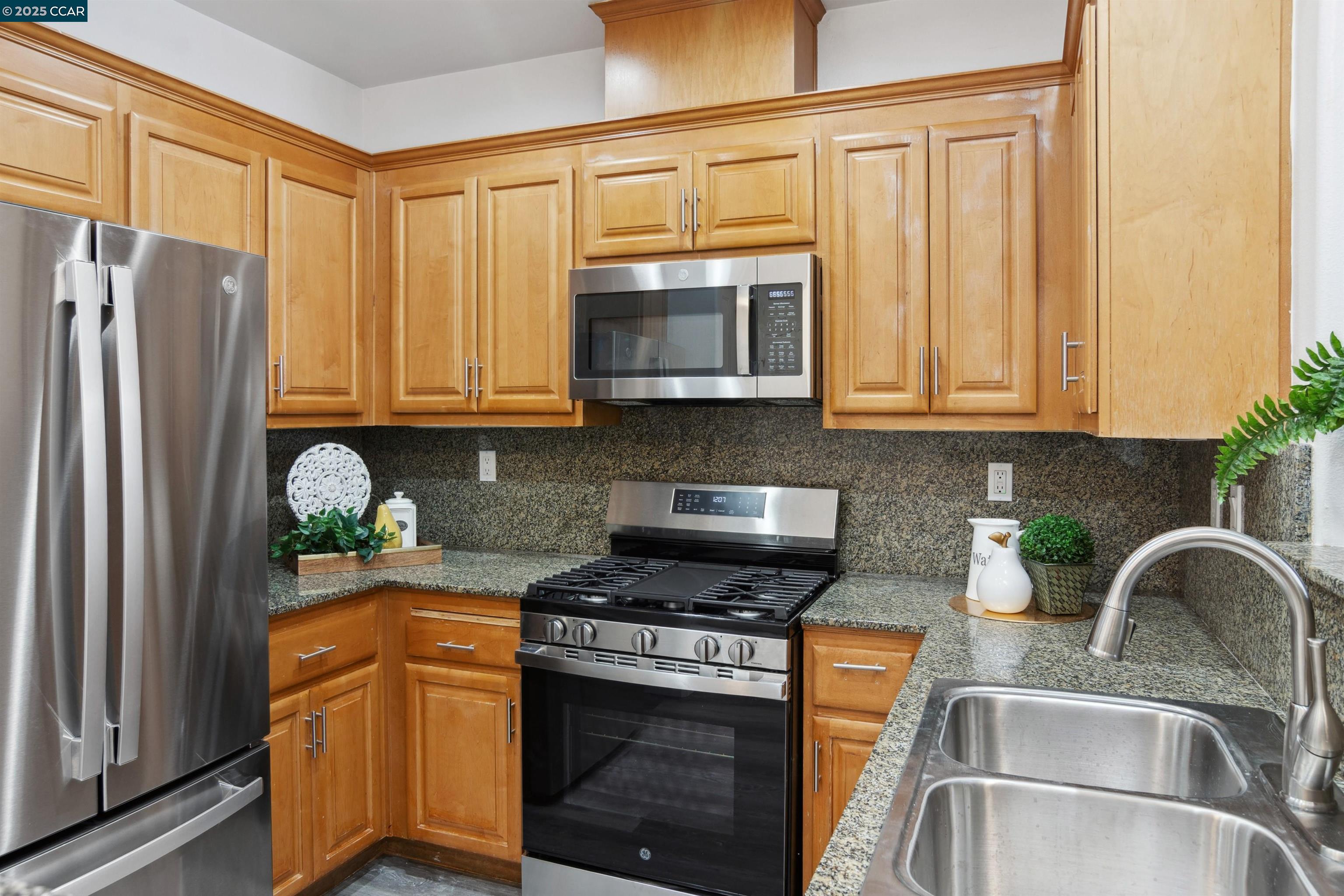 Detail Gallery Image 14 of 60 For 3240 Maguire Way #401,  Dublin,  CA 94568 - 3 Beds | 2 Baths