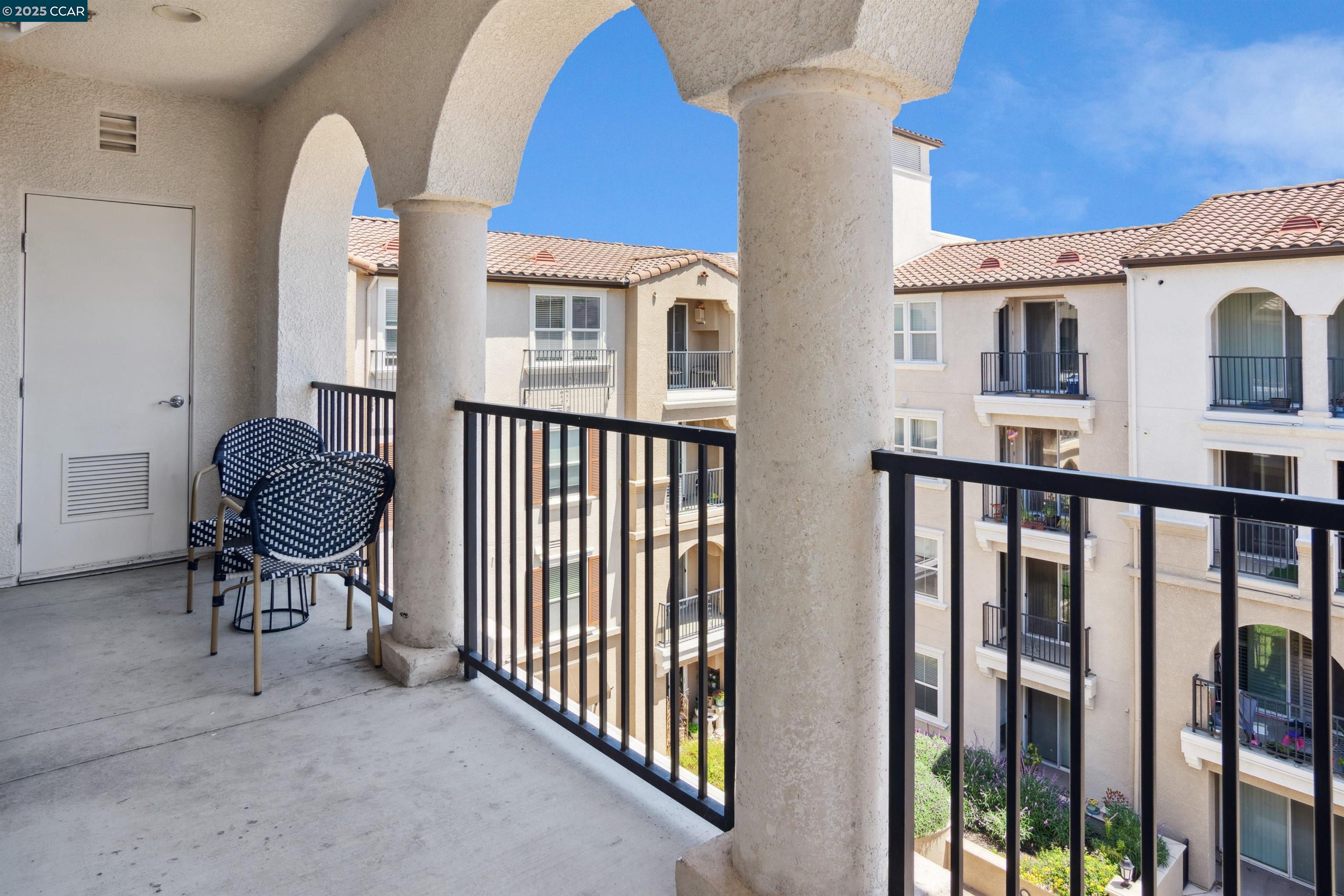 Detail Gallery Image 9 of 60 For 3240 Maguire Way #401,  Dublin,  CA 94568 - 3 Beds | 2 Baths