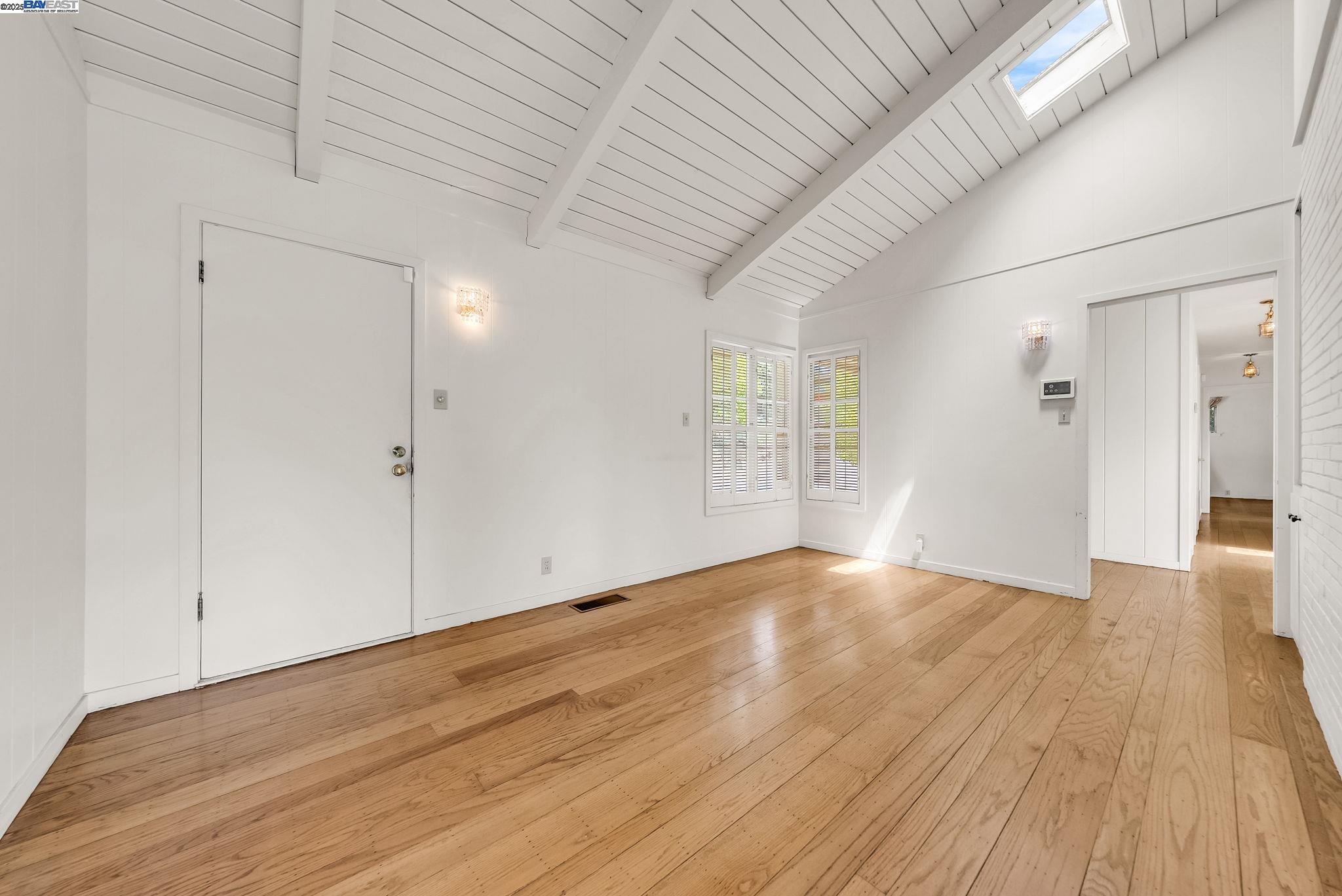 Detail Gallery Image 11 of 46 For 75 Hillcrest Rd, Mill Valley,  CA 94941 - 4 Beds | 2 Baths