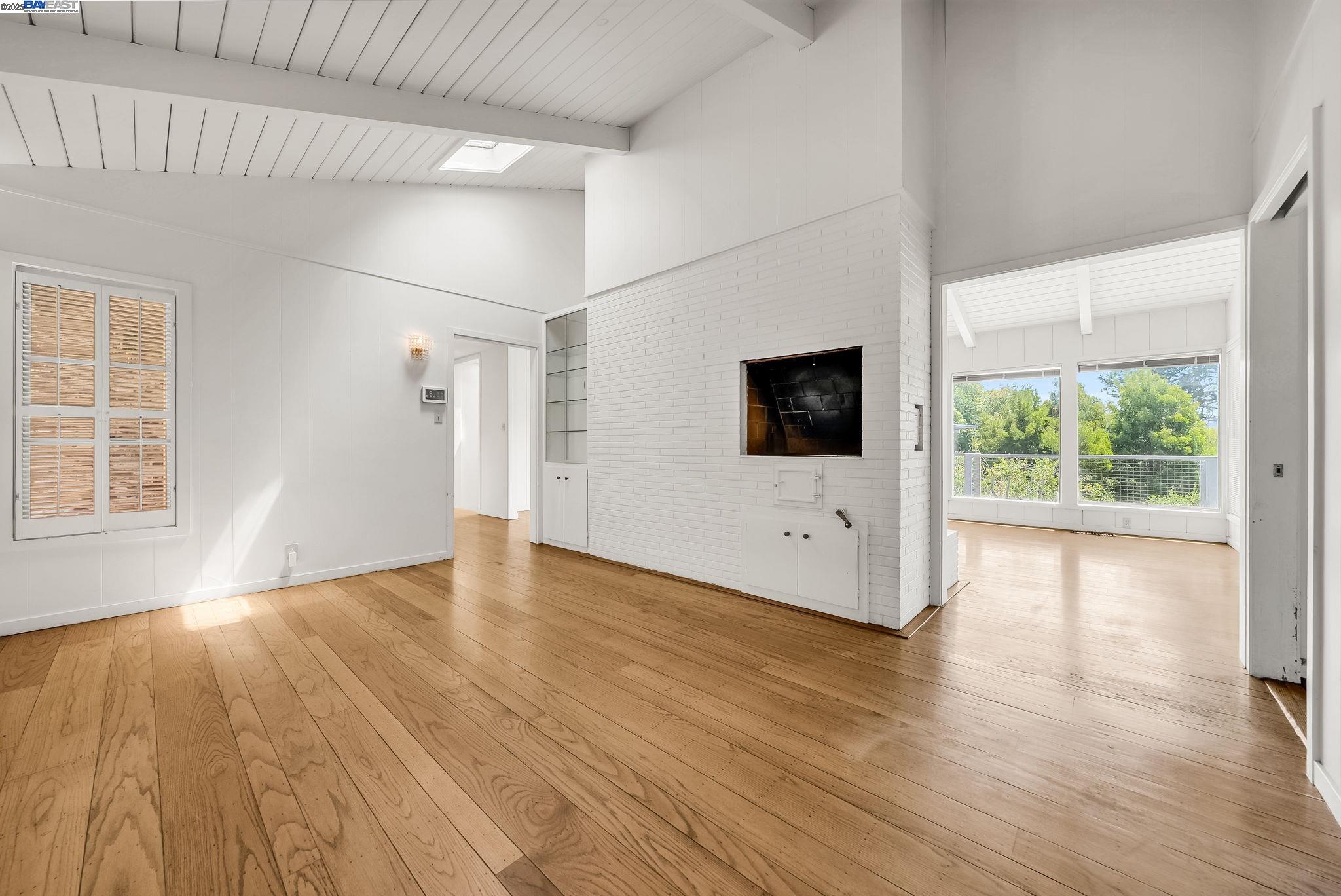 Detail Gallery Image 12 of 46 For 75 Hillcrest Rd, Mill Valley,  CA 94941 - 4 Beds | 2 Baths
