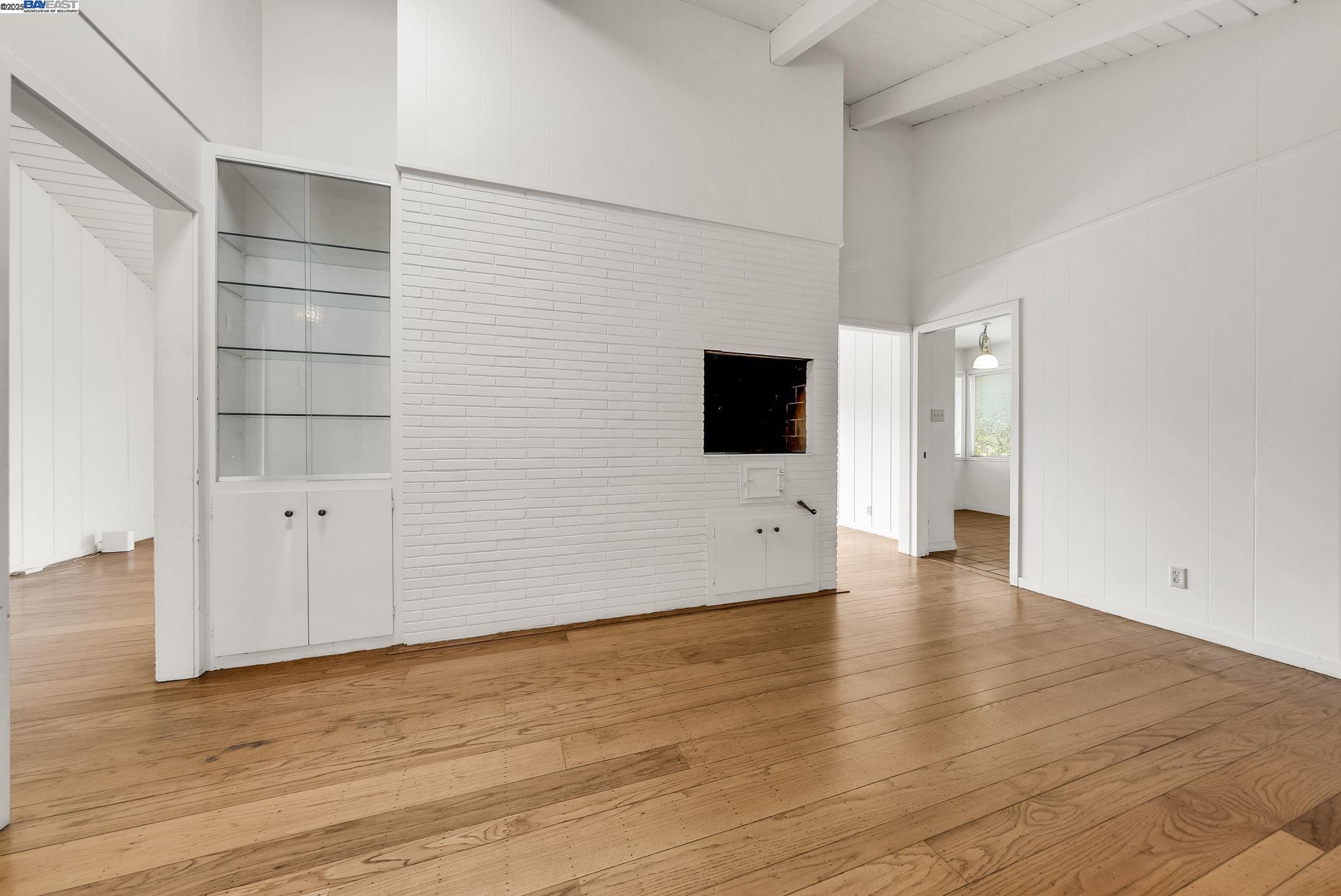 Detail Gallery Image 13 of 46 For 75 Hillcrest Rd, Mill Valley,  CA 94941 - 4 Beds | 2 Baths
