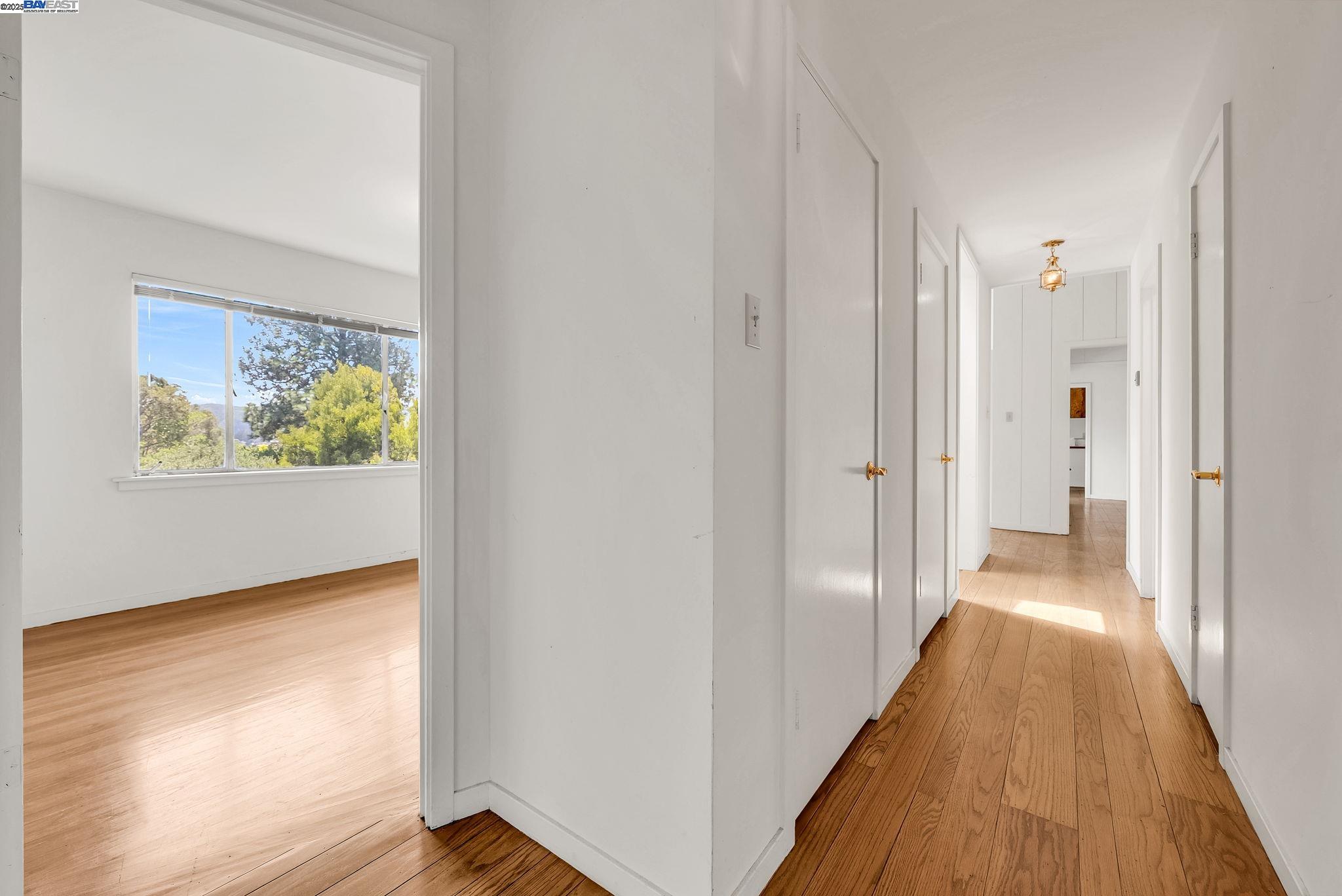 Detail Gallery Image 20 of 46 For 75 Hillcrest Rd, Mill Valley,  CA 94941 - 4 Beds | 2 Baths
