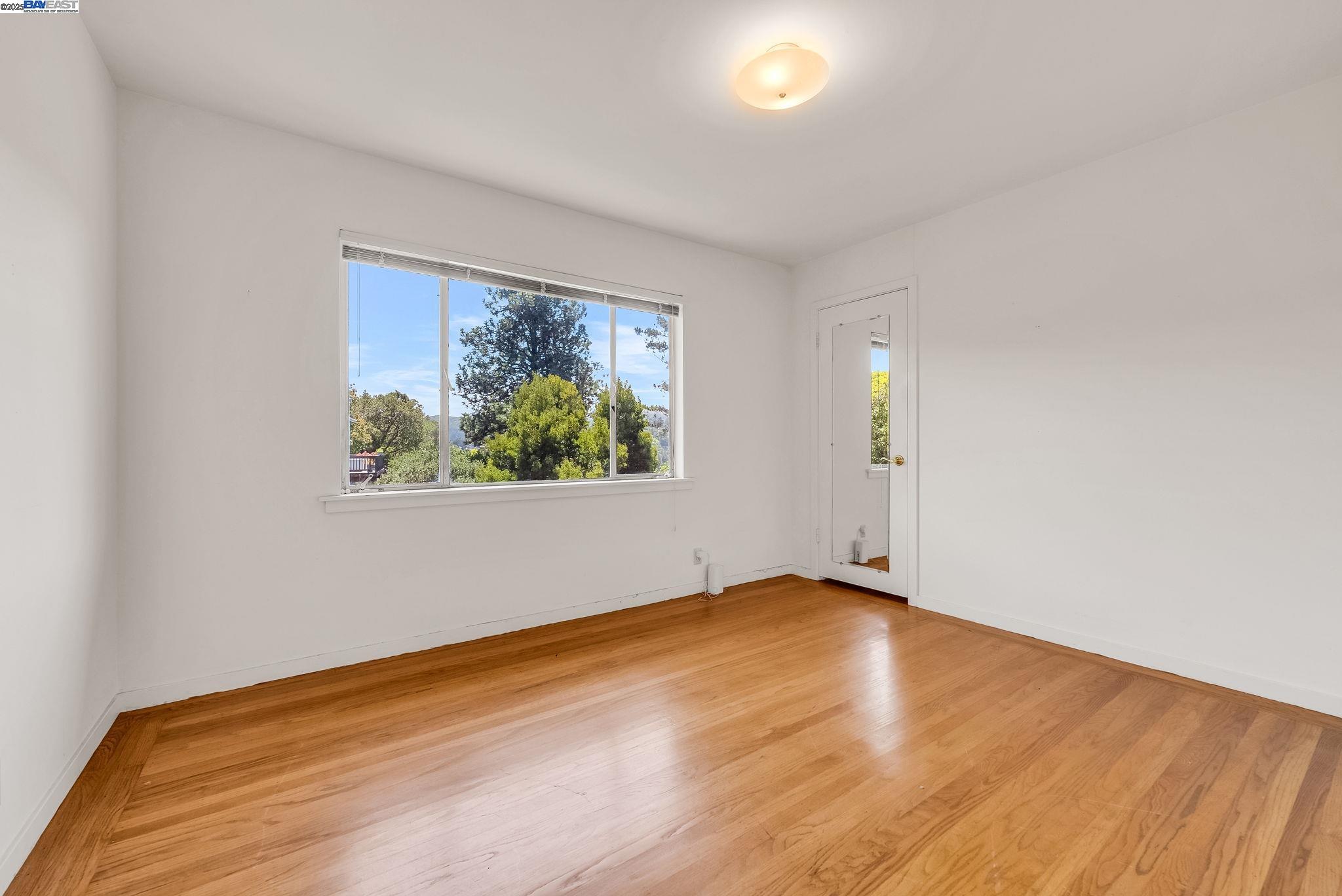 Detail Gallery Image 21 of 46 For 75 Hillcrest Rd, Mill Valley,  CA 94941 - 4 Beds | 2 Baths