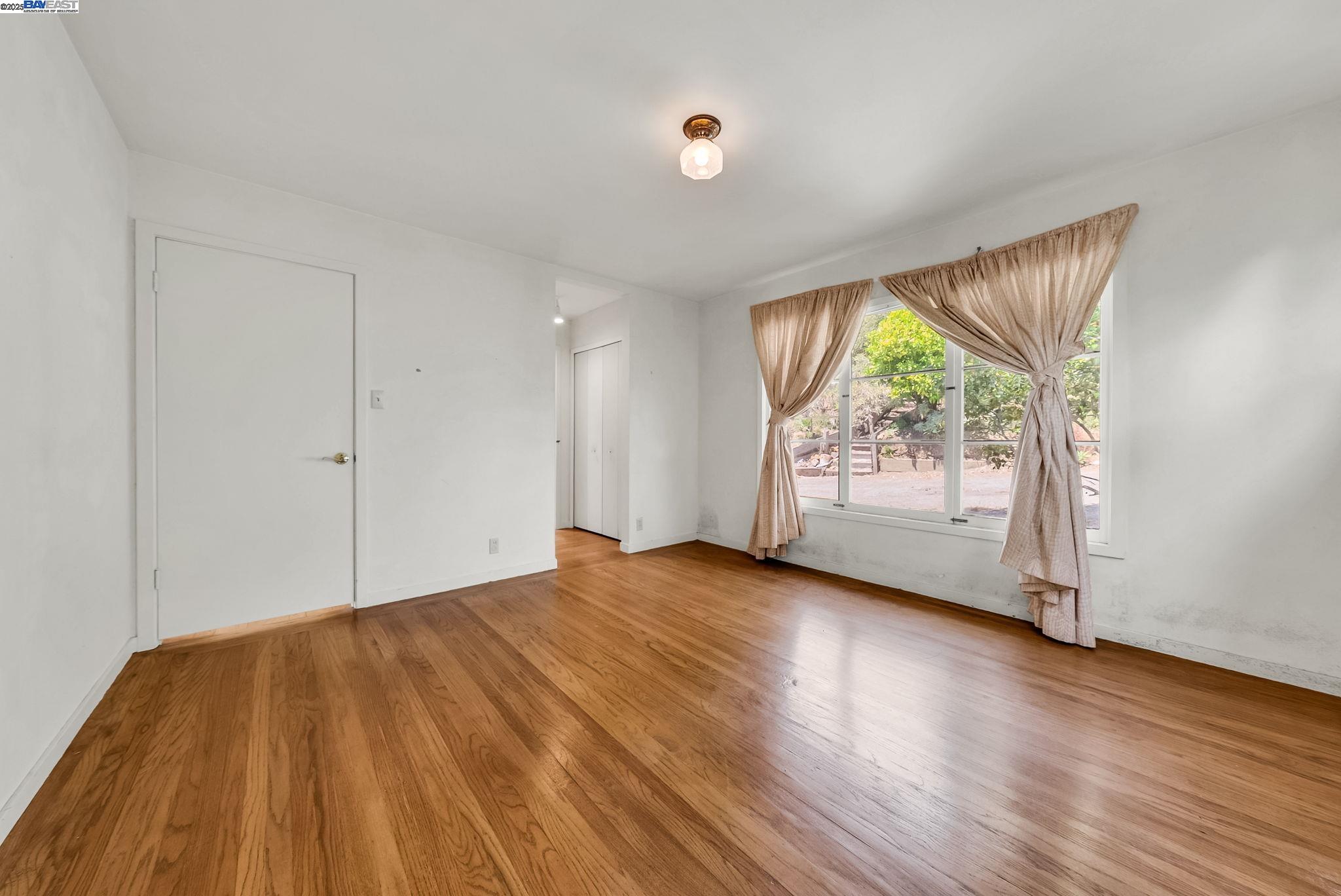 Detail Gallery Image 24 of 46 For 75 Hillcrest Rd, Mill Valley,  CA 94941 - 4 Beds | 2 Baths
