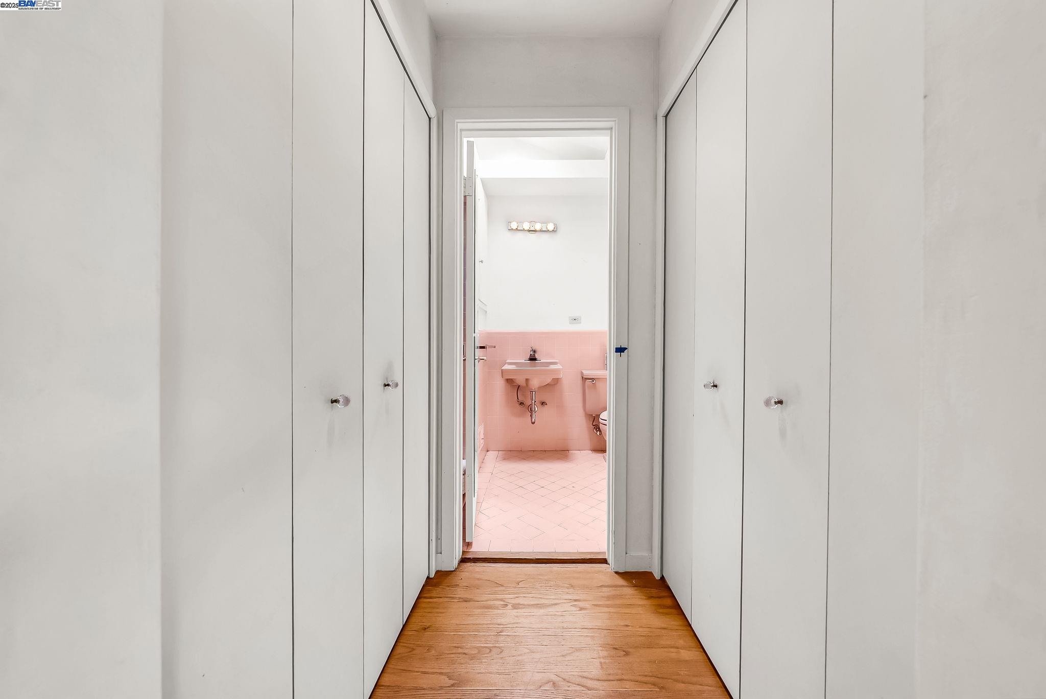 Detail Gallery Image 25 of 46 For 75 Hillcrest Rd, Mill Valley,  CA 94941 - 4 Beds | 2 Baths