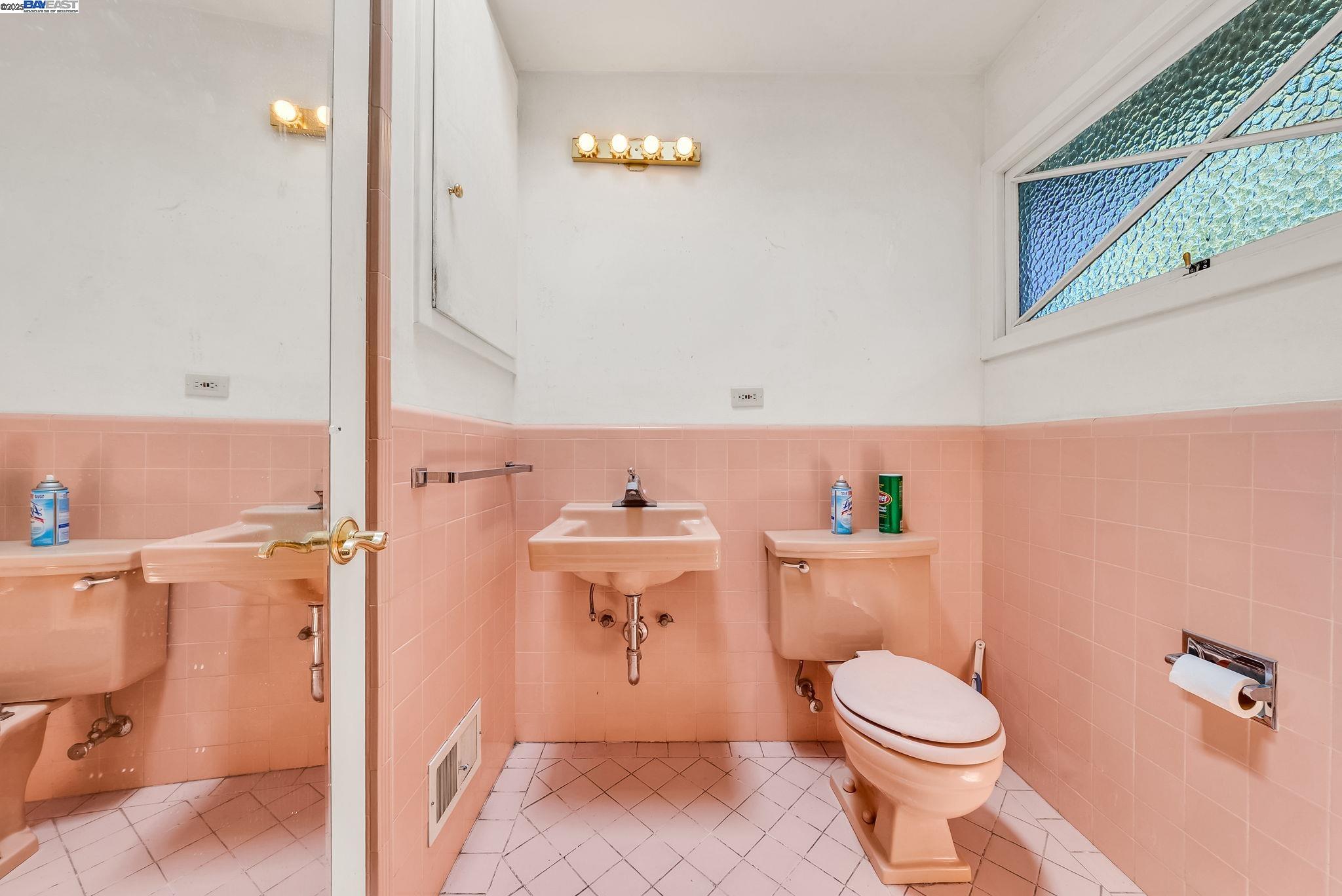 Detail Gallery Image 26 of 46 For 75 Hillcrest Rd, Mill Valley,  CA 94941 - 4 Beds | 2 Baths