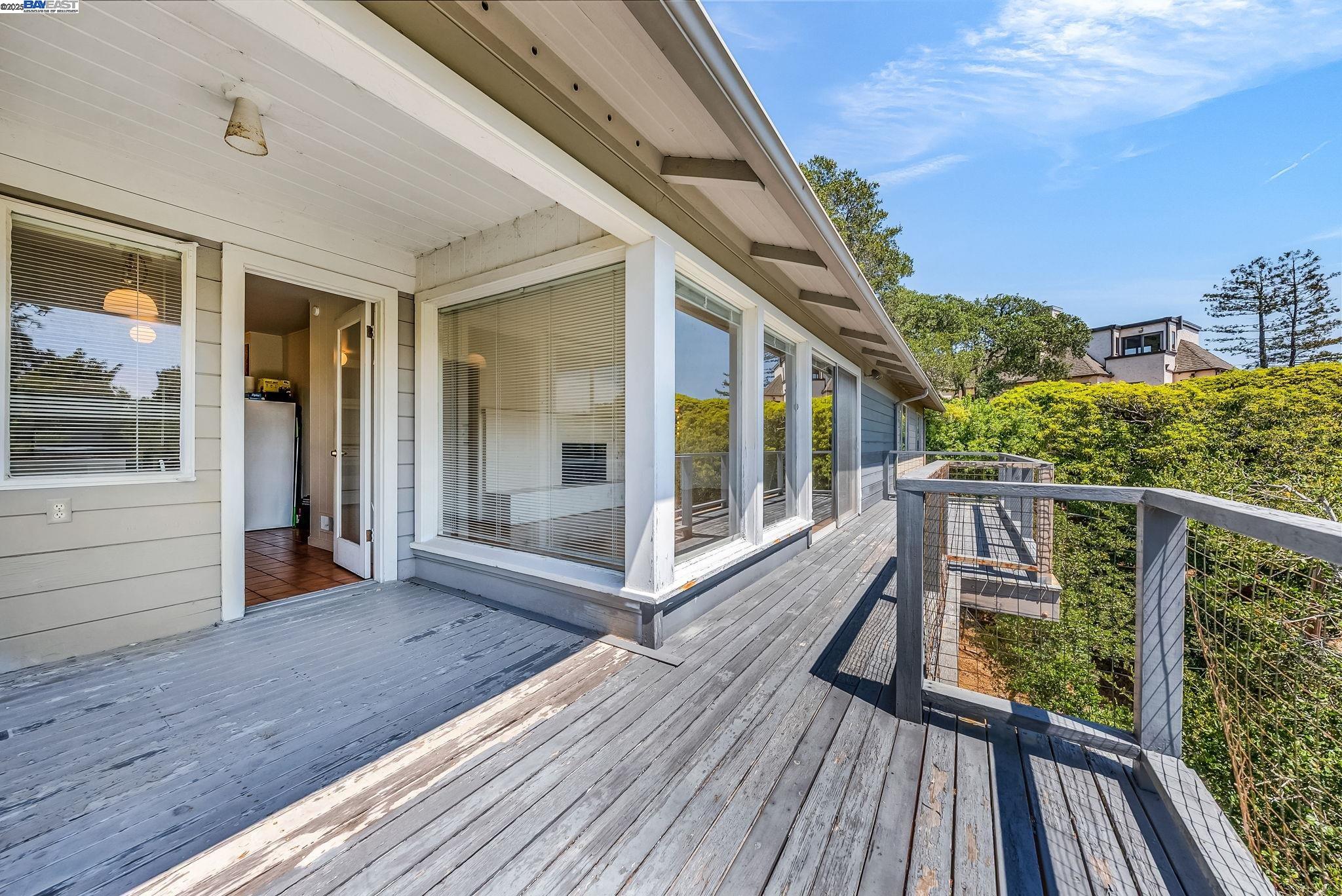 Detail Gallery Image 35 of 46 For 75 Hillcrest Rd, Mill Valley,  CA 94941 - 4 Beds | 2 Baths