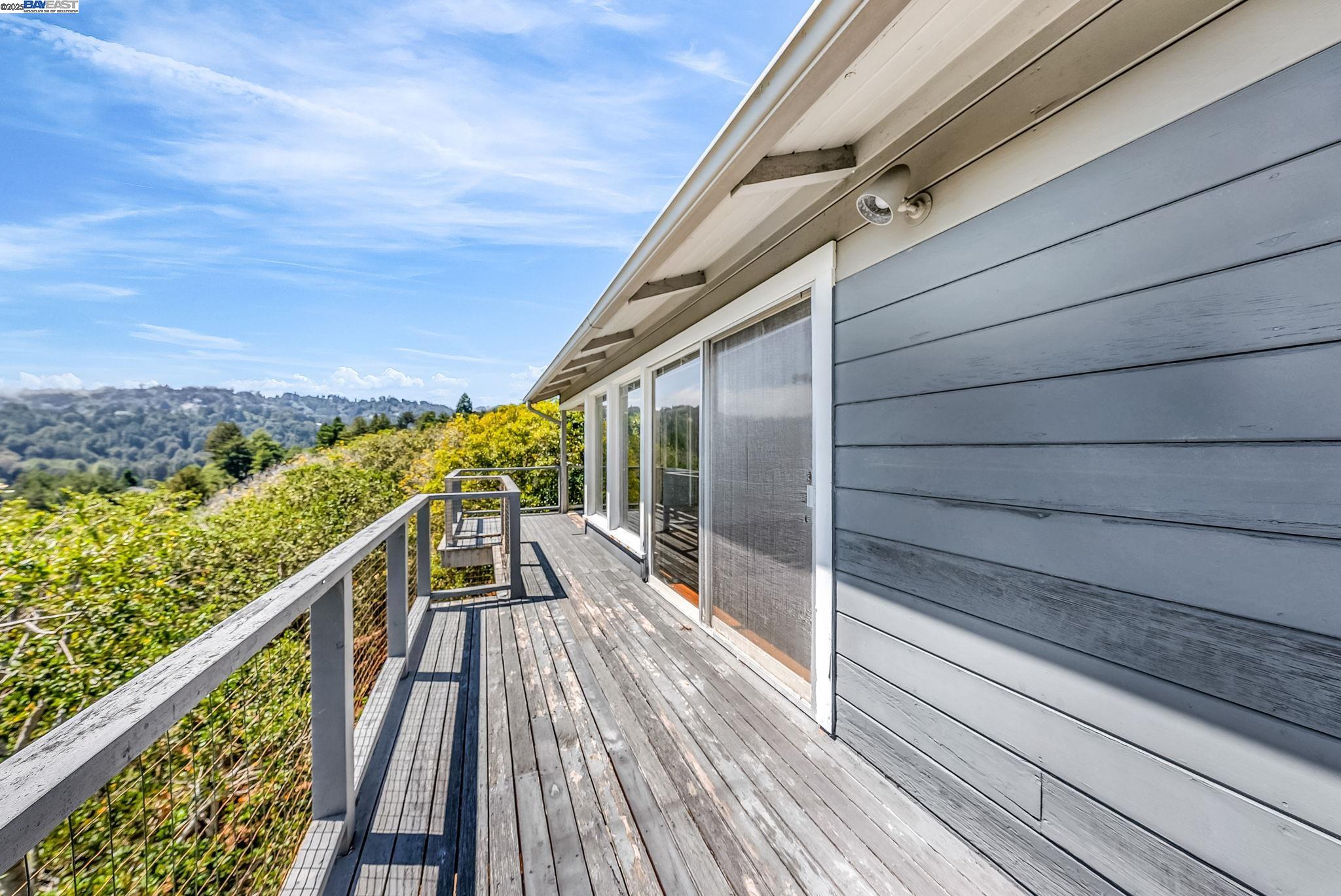 Detail Gallery Image 36 of 46 For 75 Hillcrest Rd, Mill Valley,  CA 94941 - 4 Beds | 2 Baths