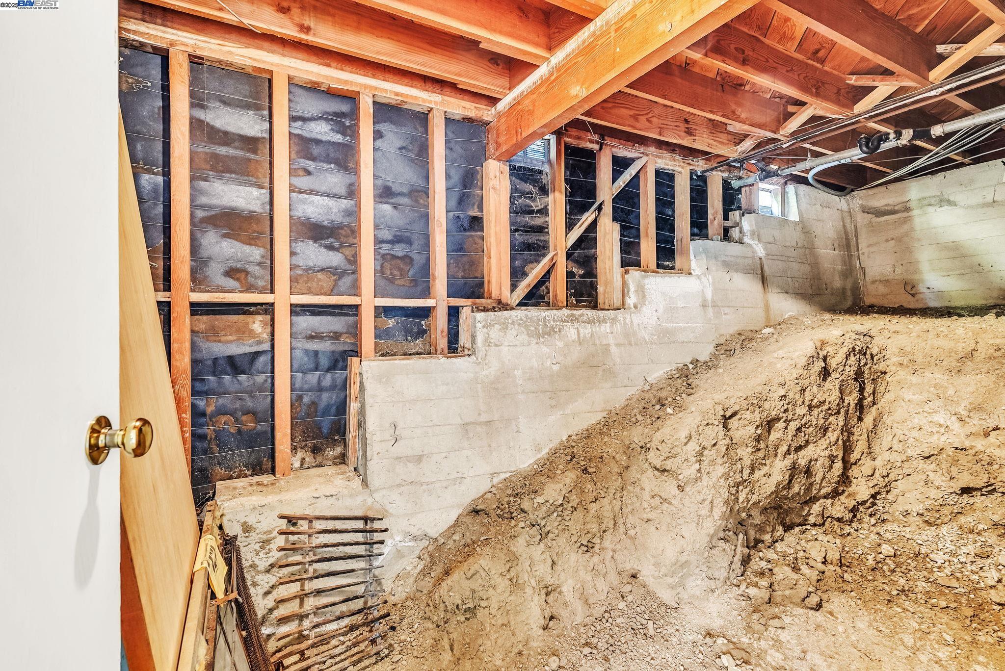 Detail Gallery Image 35 of 44 For 75 Hillcrest Rd, Mill Valley,  CA 94941 - 4 Beds | 2 Baths