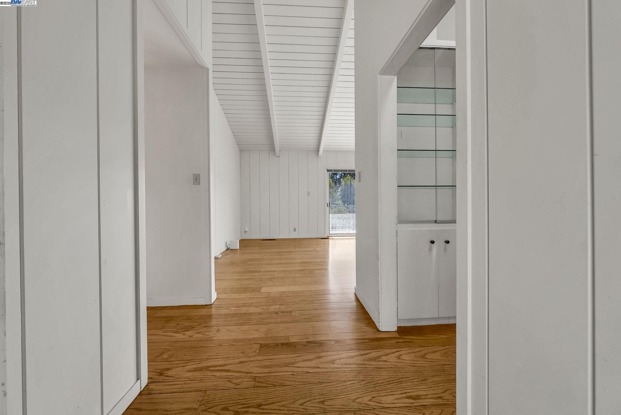 Detail Gallery Image 5 of 46 For 75 Hillcrest Rd, Mill Valley,  CA 94941 - 4 Beds | 2 Baths