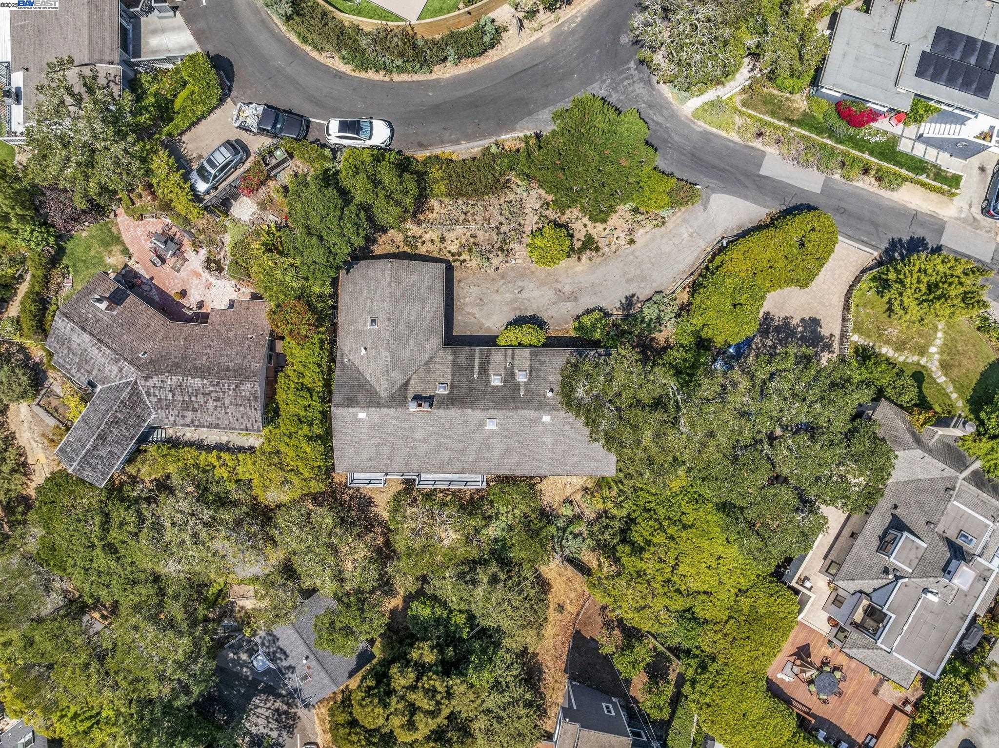 Detail Gallery Image 42 of 46 For 75 Hillcrest Rd, Mill Valley,  CA 94941 - 4 Beds | 2 Baths