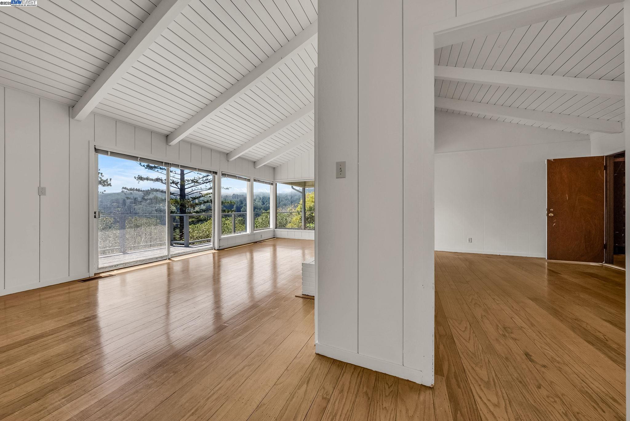 Detail Gallery Image 6 of 46 For 75 Hillcrest Rd, Mill Valley,  CA 94941 - 4 Beds | 2 Baths