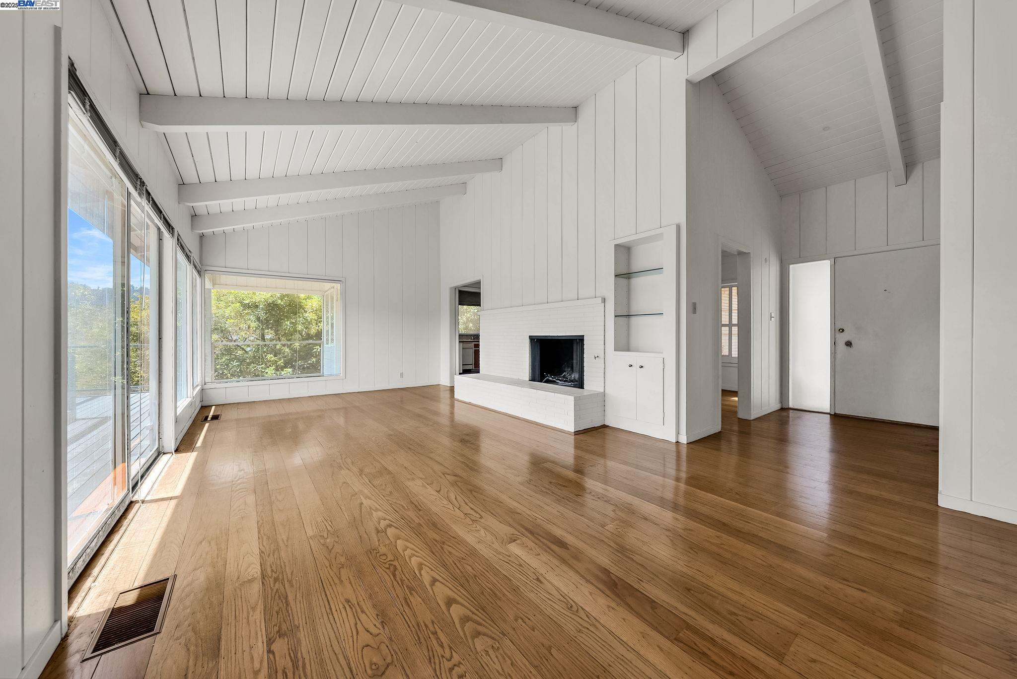 Detail Gallery Image 8 of 44 For 75 Hillcrest Rd, Mill Valley,  CA 94941 - 4 Beds | 2 Baths