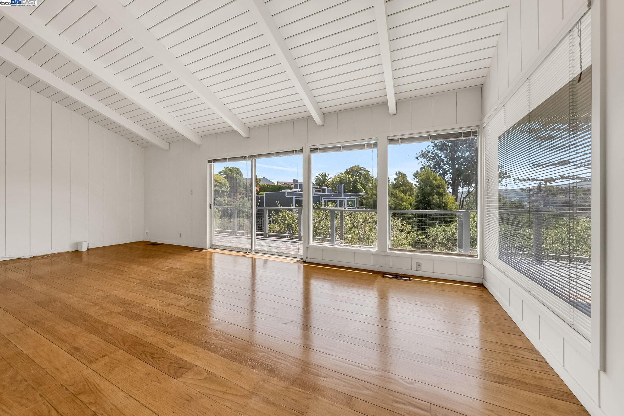 Detail Gallery Image 9 of 46 For 75 Hillcrest Rd, Mill Valley,  CA 94941 - 4 Beds | 2 Baths