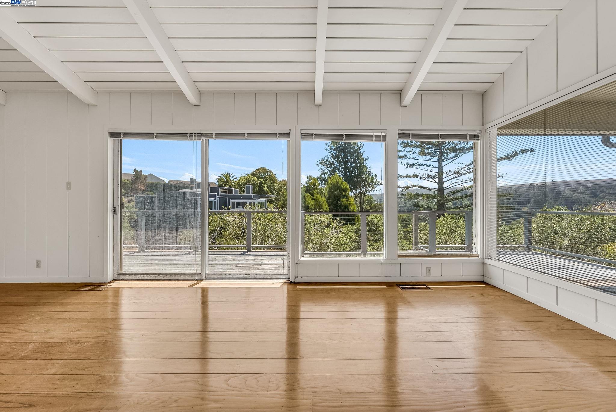 Detail Gallery Image 10 of 46 For 75 Hillcrest Rd, Mill Valley,  CA 94941 - 4 Beds | 2 Baths