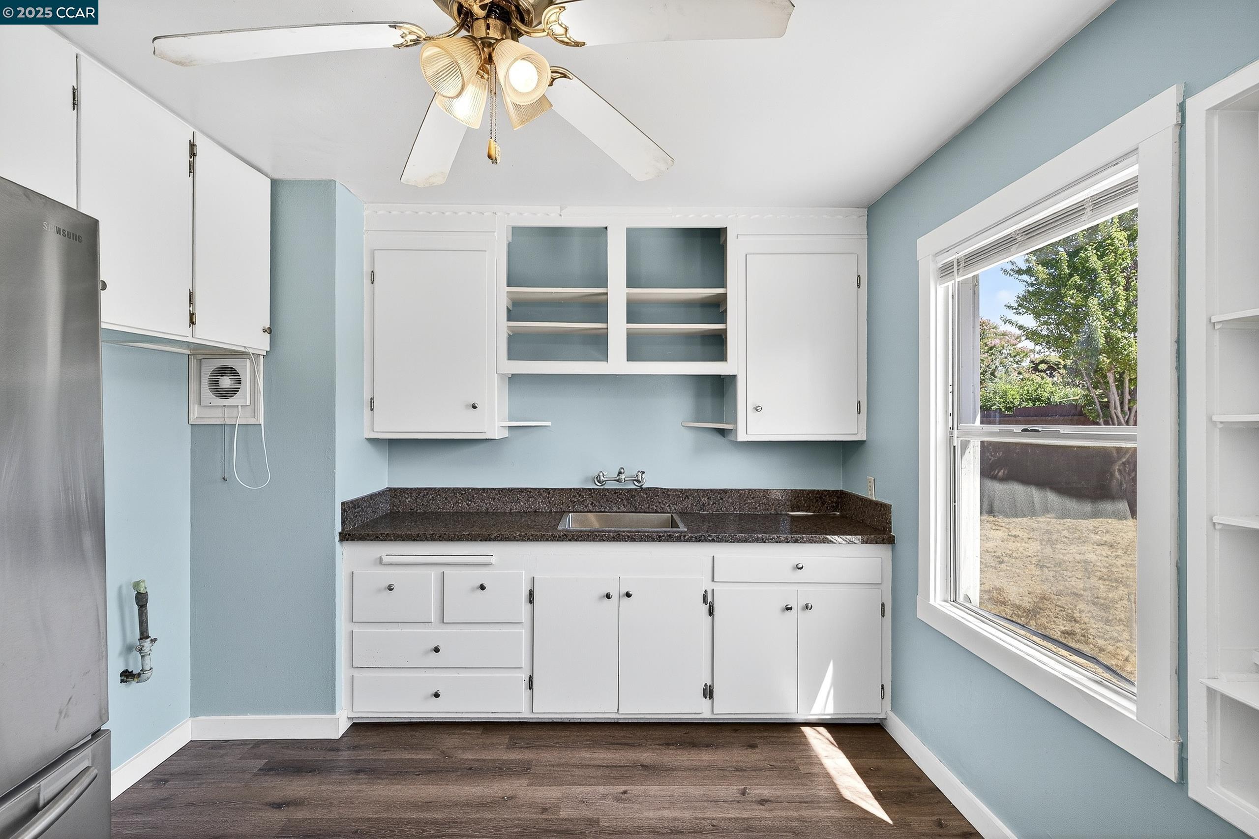 Detail Gallery Image 11 of 42 For 3412 Humphrey Ave, Richmond,  CA 94804 - 2 Beds | 1 Baths