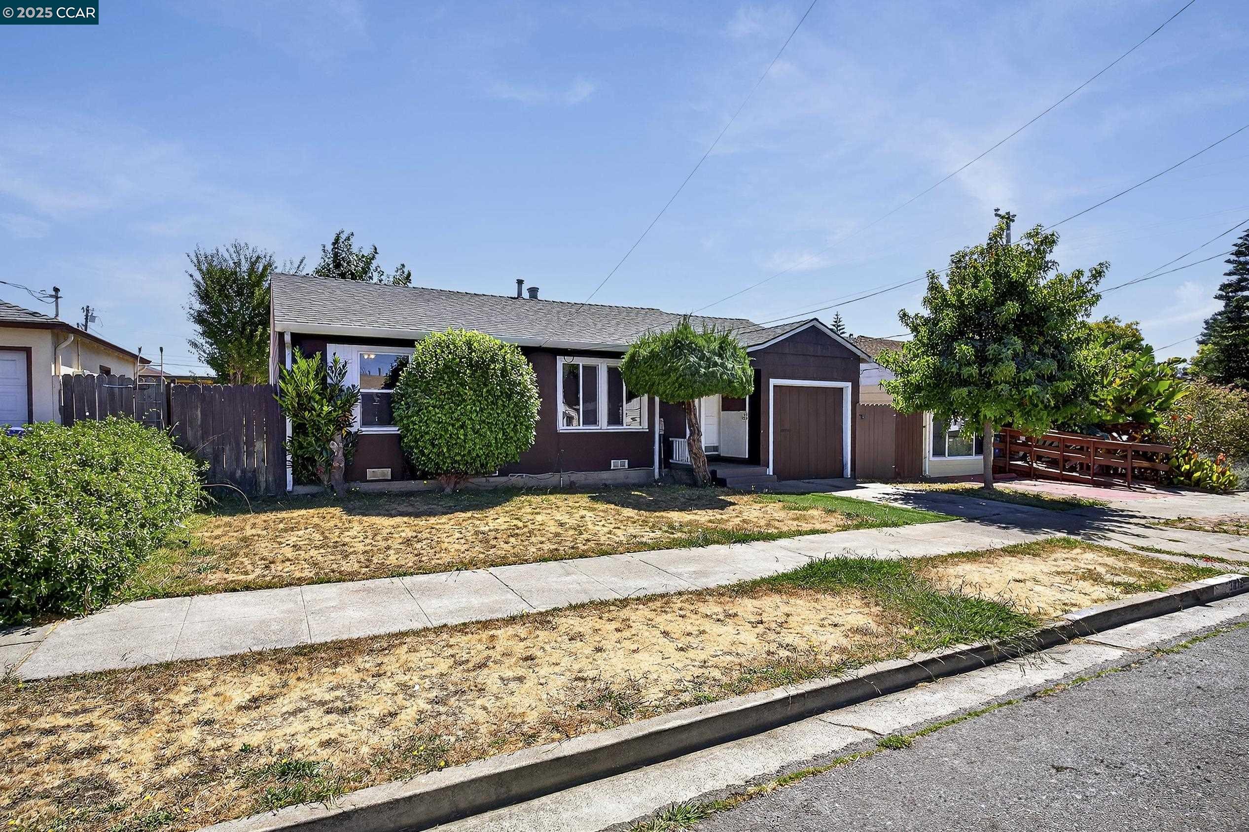 Detail Gallery Image 3 of 42 For 3412 Humphrey Ave, Richmond,  CA 94804 - 2 Beds | 1 Baths