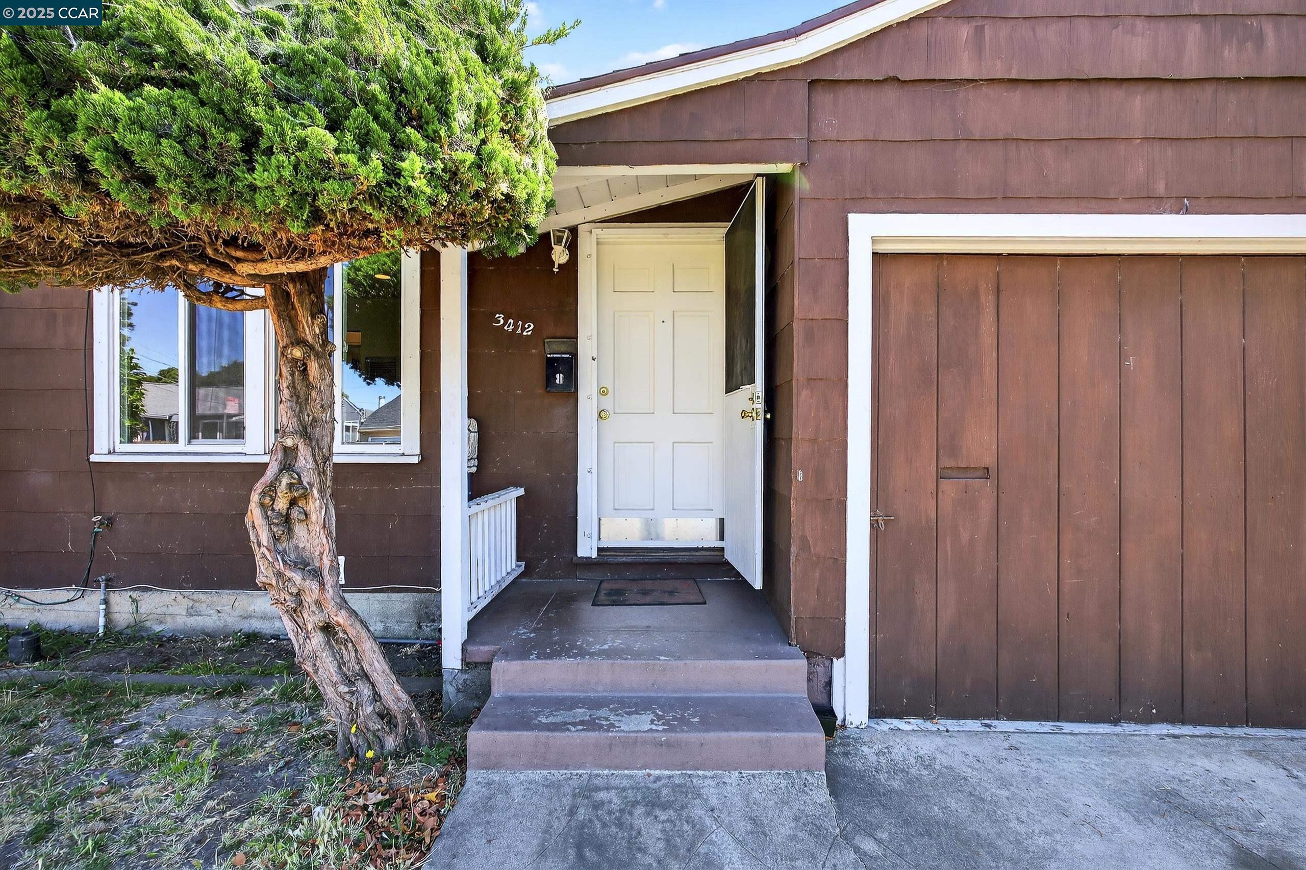 Detail Gallery Image 4 of 42 For 3412 Humphrey Ave, Richmond,  CA 94804 - 2 Beds | 1 Baths
