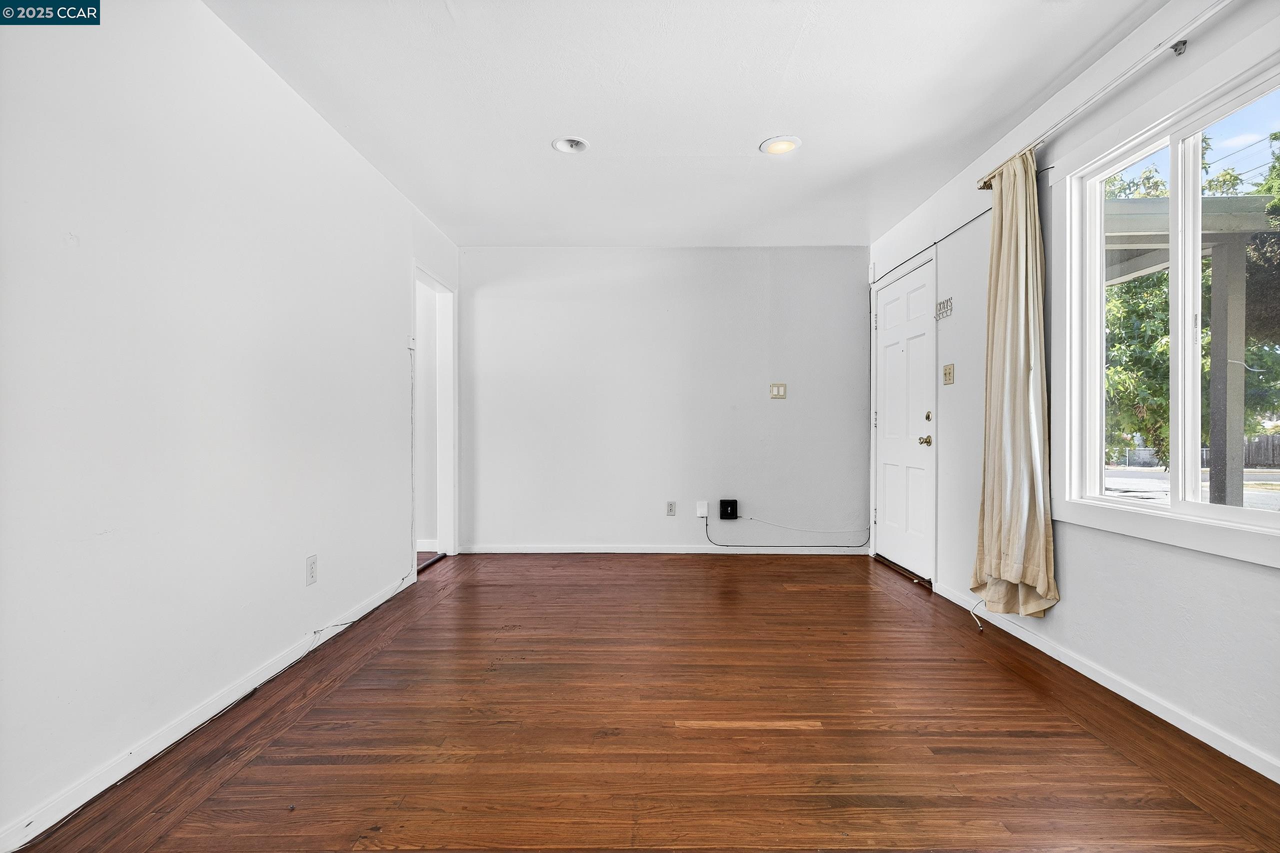 Detail Gallery Image 8 of 42 For 3412 Humphrey Ave, Richmond,  CA 94804 - 2 Beds | 1 Baths
