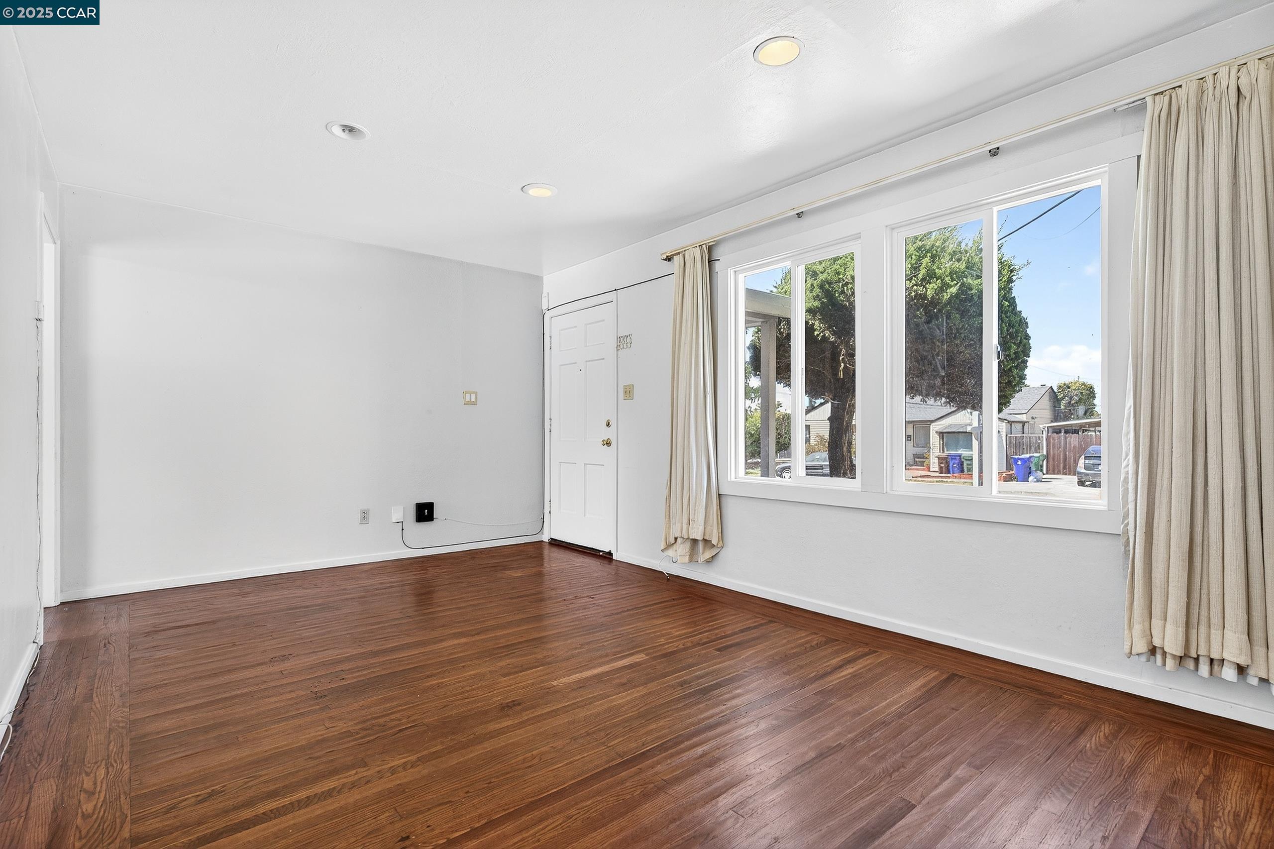 Detail Gallery Image 9 of 42 For 3412 Humphrey Ave, Richmond,  CA 94804 - 2 Beds | 1 Baths