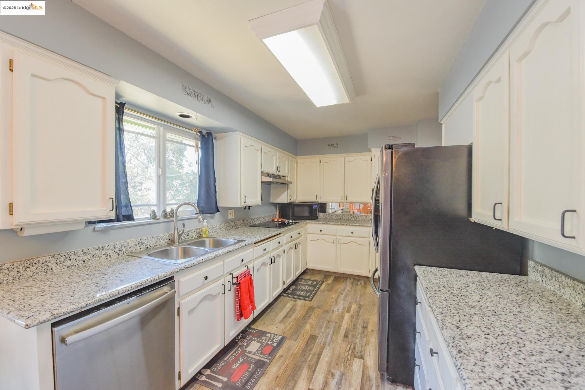 Detail Gallery Image 10 of 43 For 12933 Chaparral Rd, Sonora,  CA 95370 - 4 Beds | 2 Baths