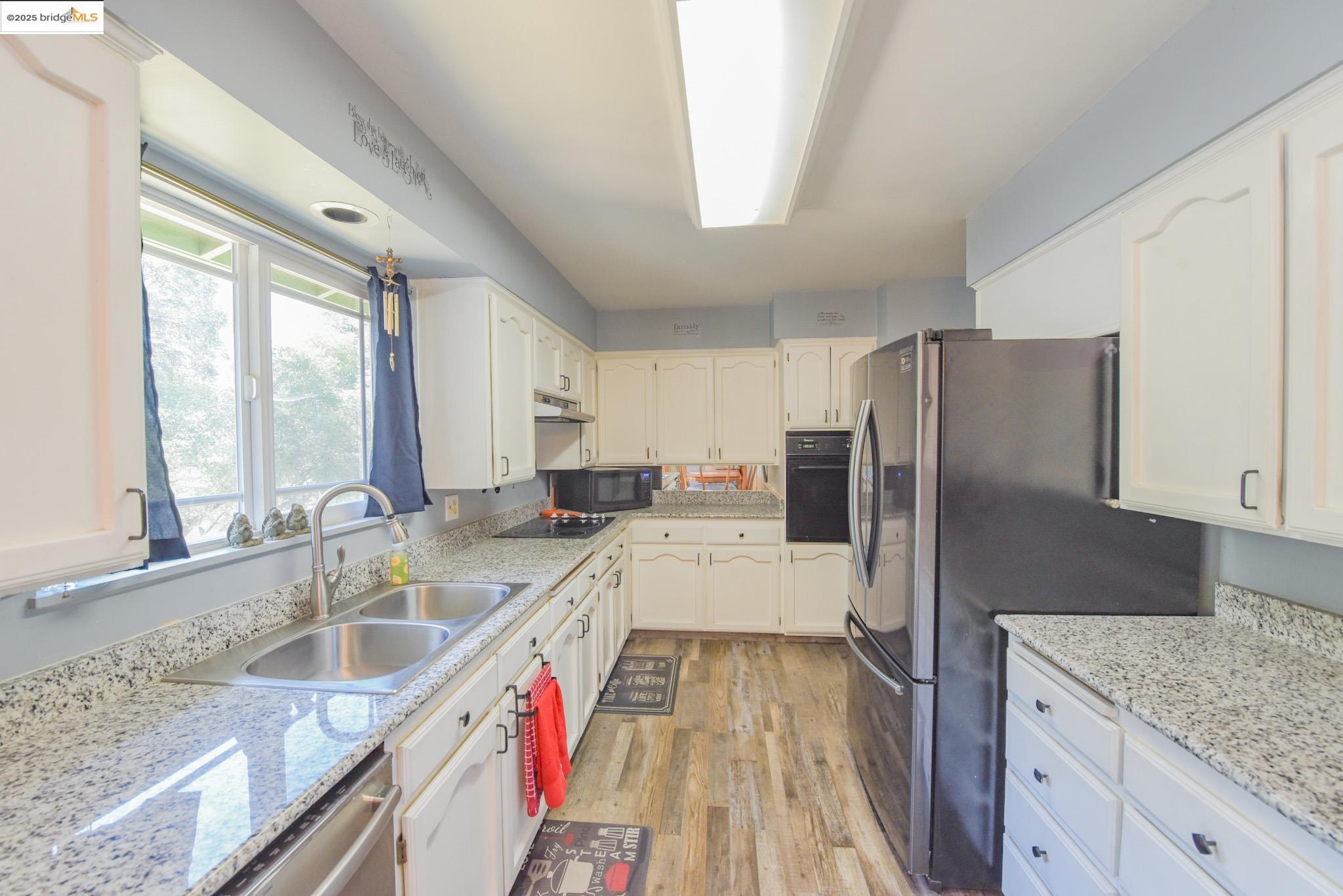 Detail Gallery Image 11 of 43 For 12933 Chaparral Rd, Sonora,  CA 95370 - 4 Beds | 2 Baths